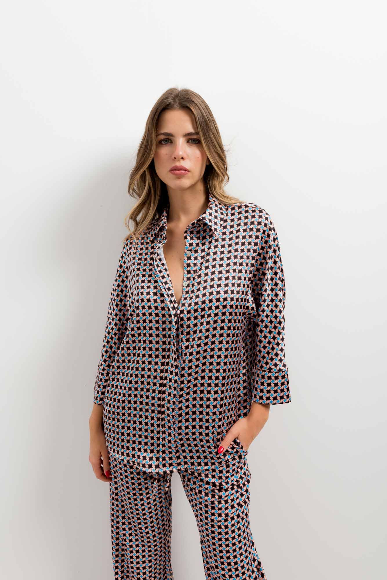 Pantalón recto para mujer con estampado geométrico diseño español