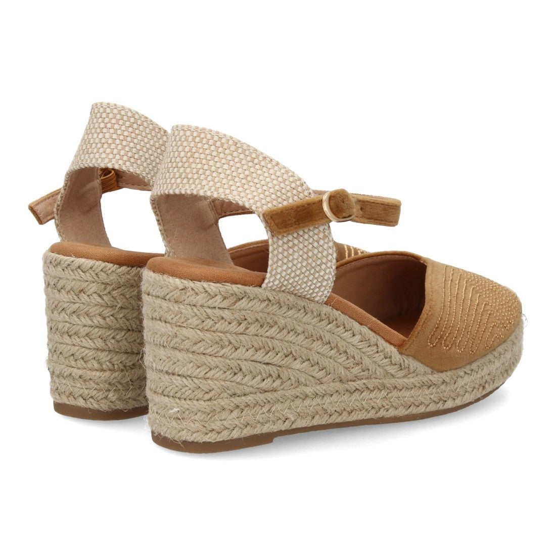 Sandalia cuña mujer kaki con detalles de tachuelas y suela de esparto.