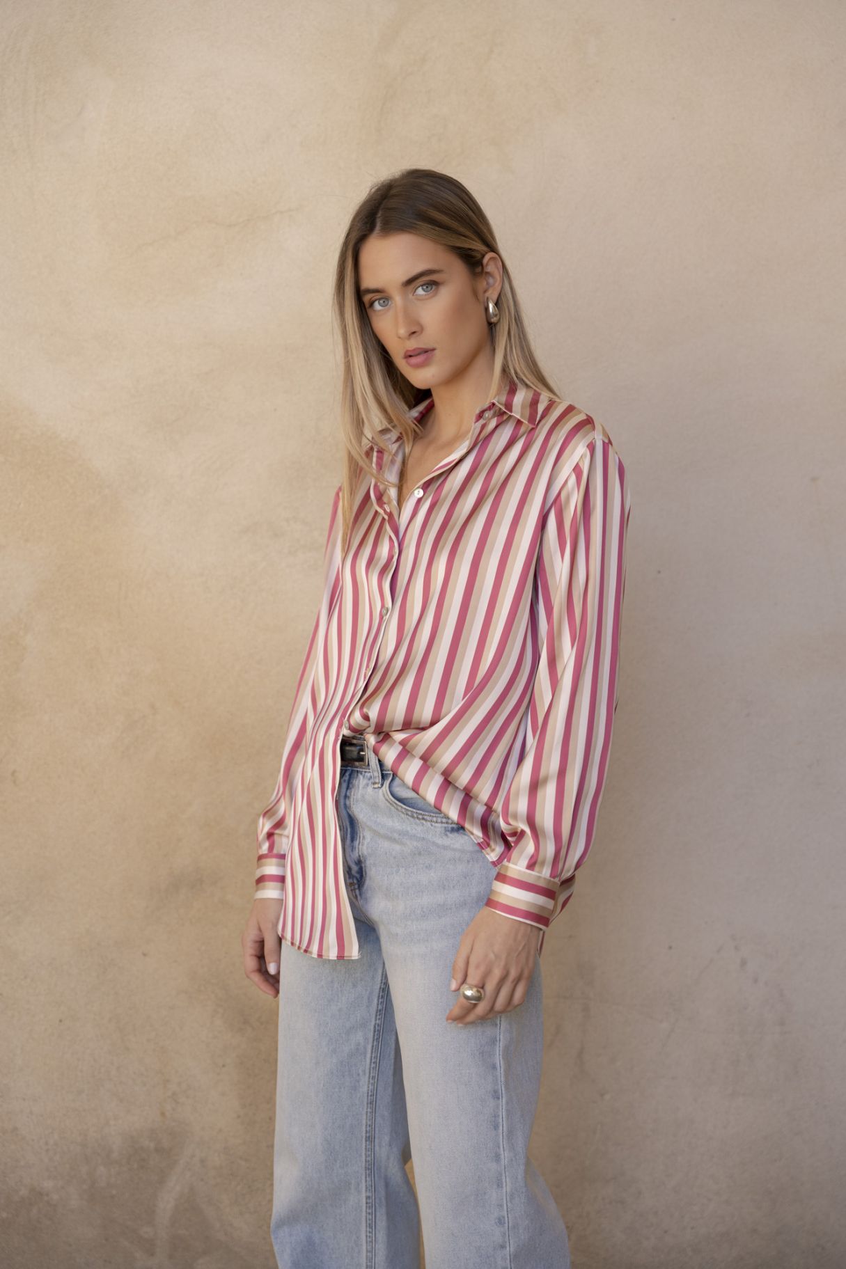 Camisa satinada estampada, camisa a rayas muy elegante