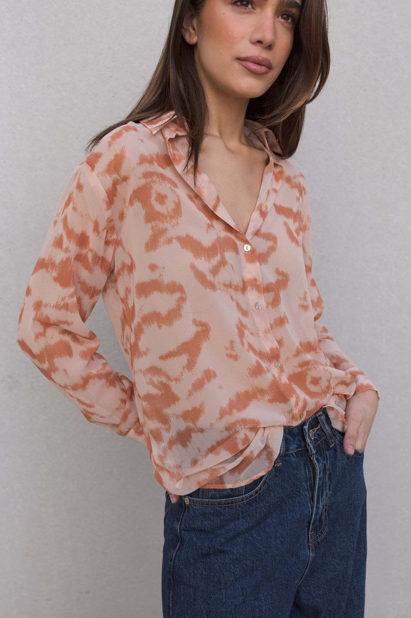 Camisa gasa estampada coral tejido vaporoso