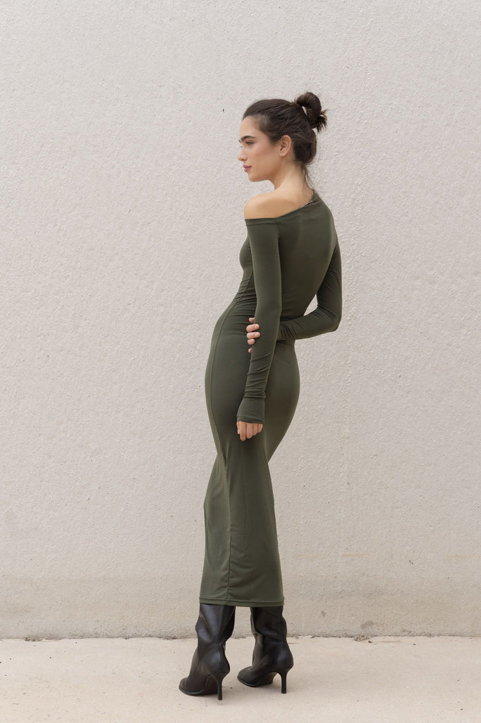 Vestido midi asimétrico caqui de tirantes