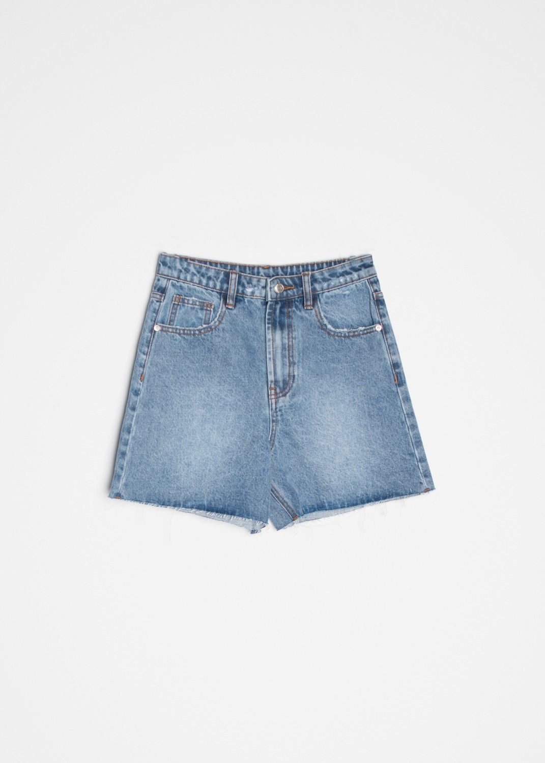 Bermudas denim clásicas de corte recto con costuras vistas en color azul vaquero