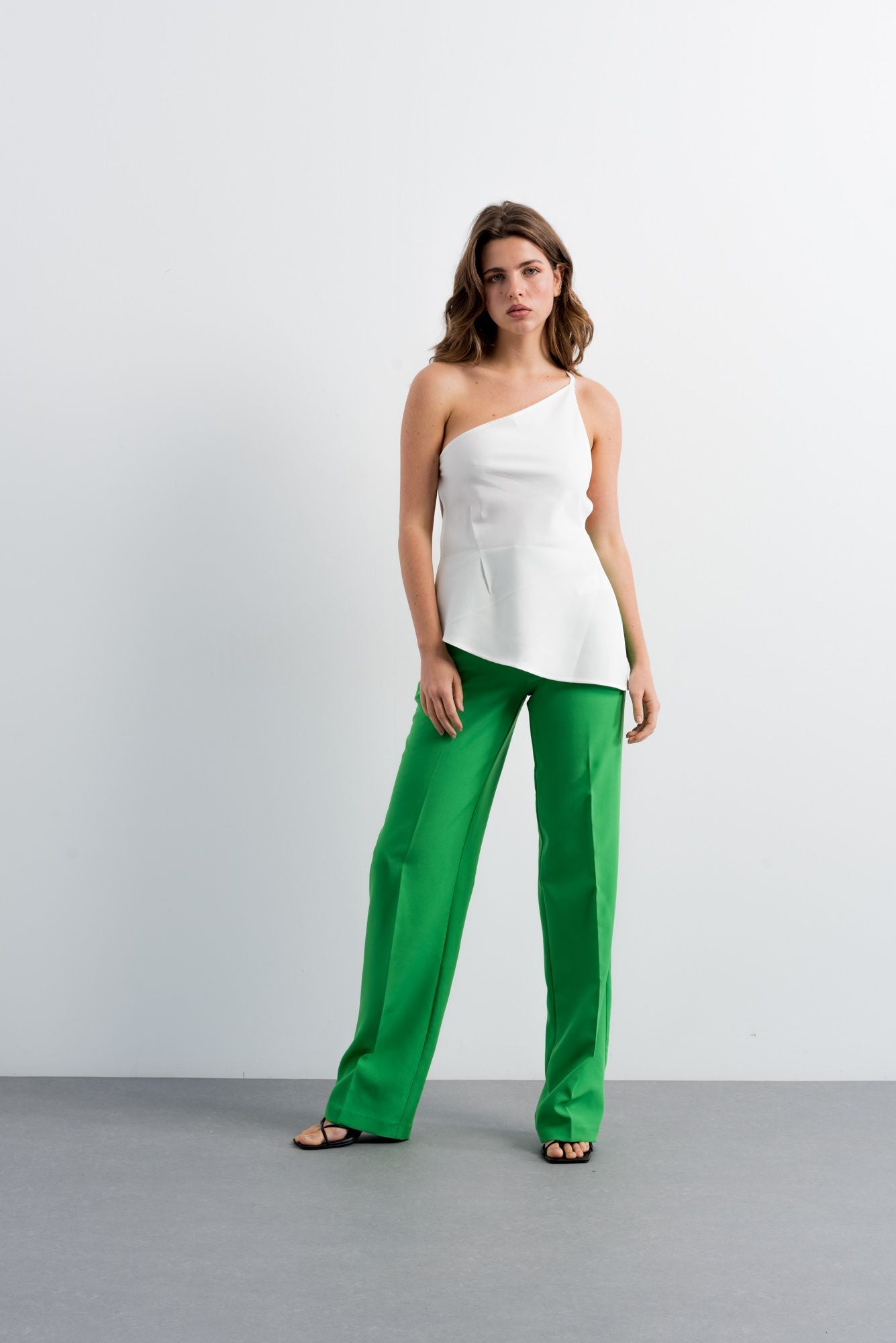 Pantalón recto verde mujer oficina eco-friendly
