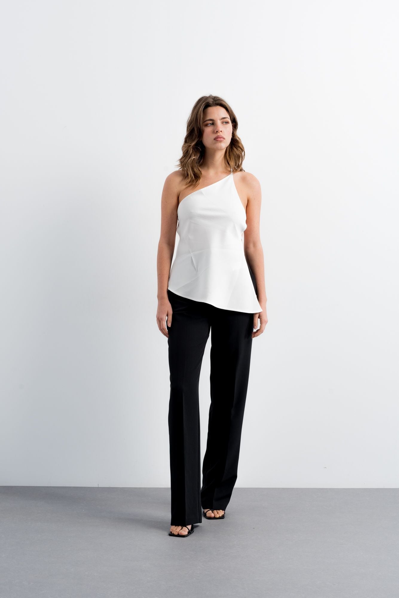 Pantalón recto verde mujer oficina eco-friendly