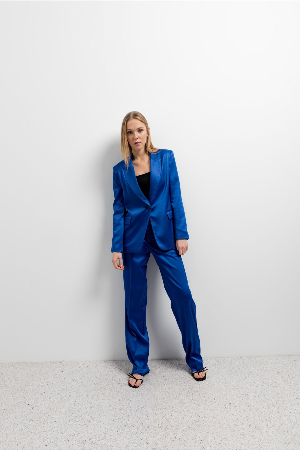 Blazer satinada, chaqueta azul eléctrico elegante para mujer