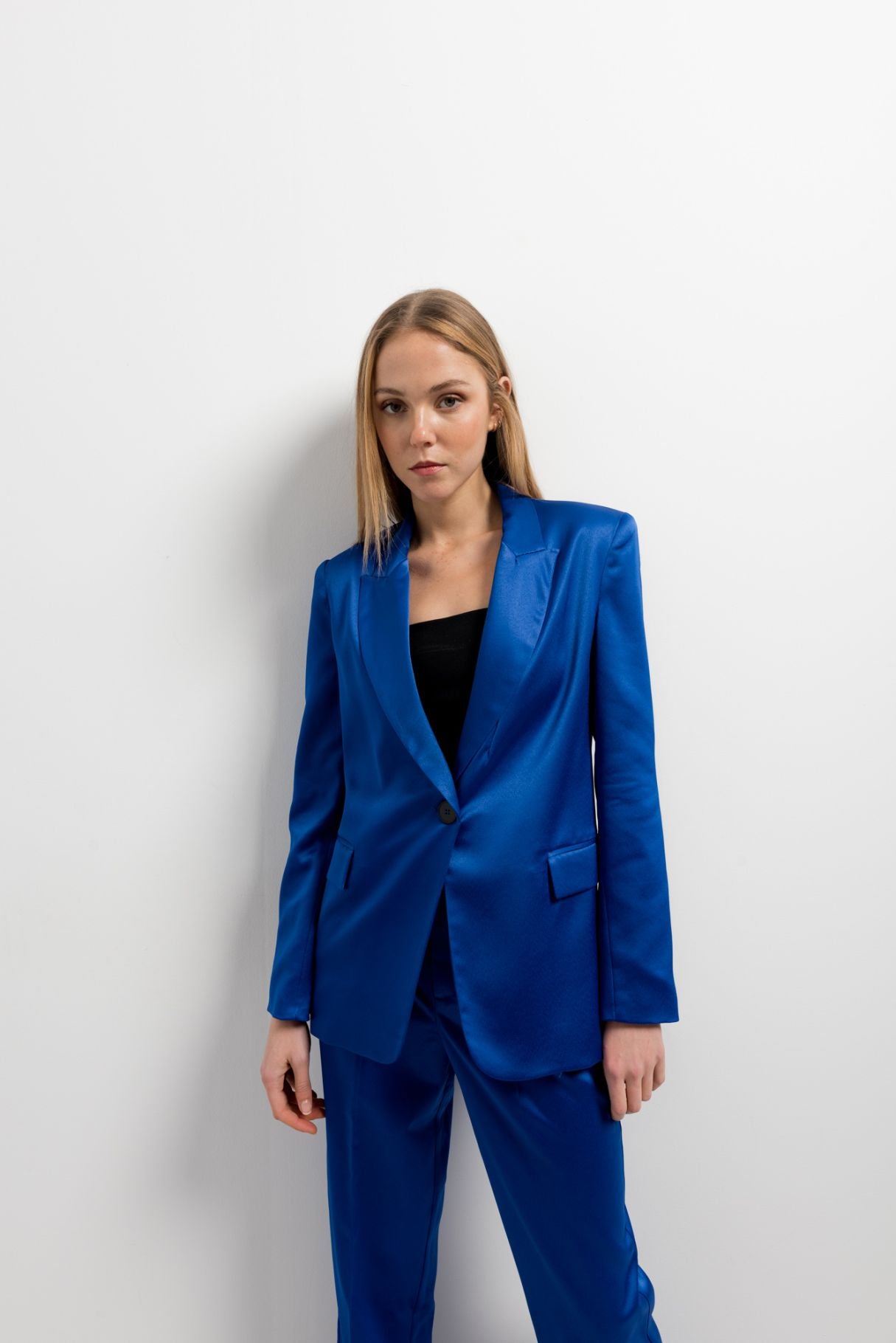 Blazer satinada, chaqueta azul eléctrico elegante para mujer