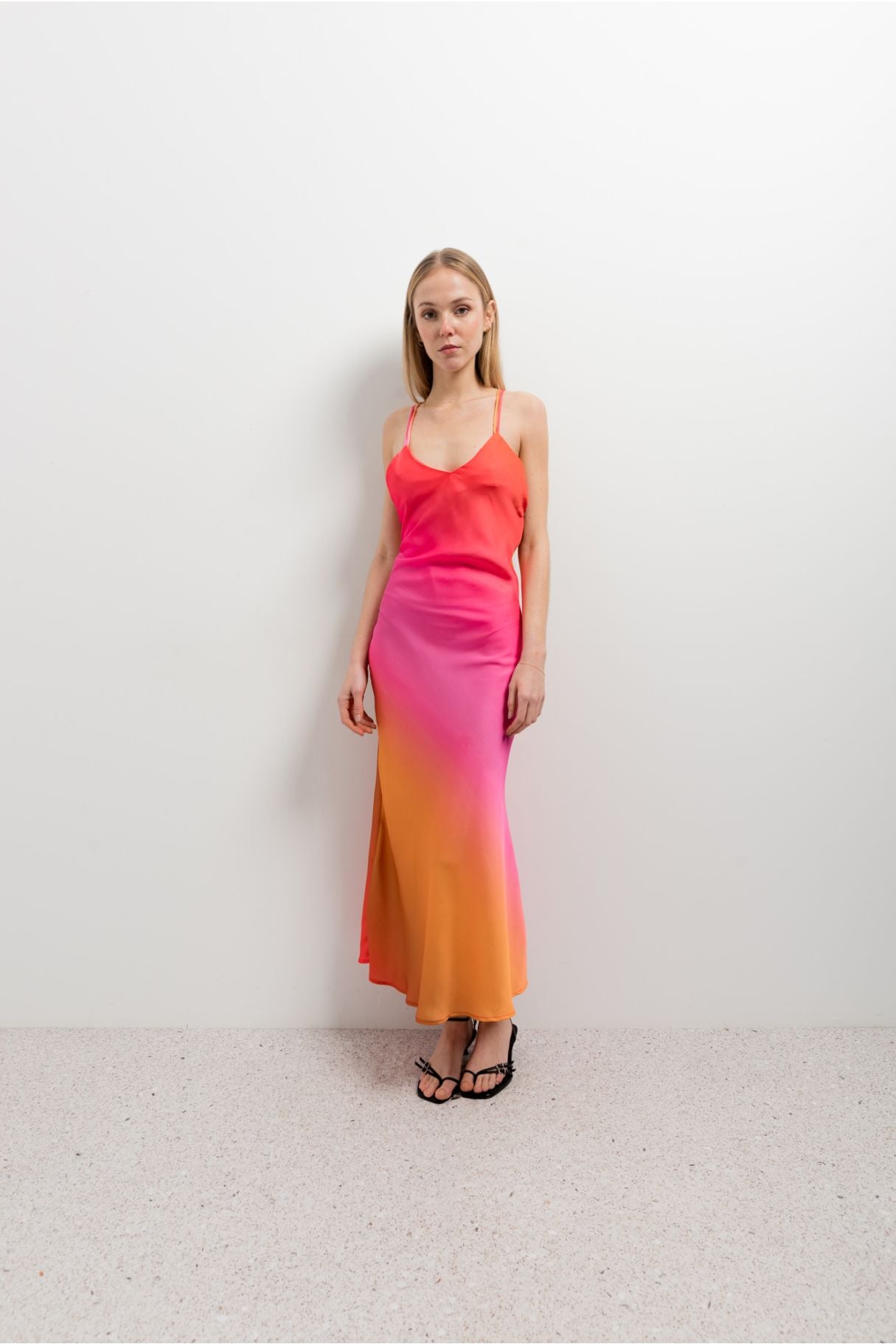 Vestido largo tie dye, vestido de invitada para verano de Emarola & Co