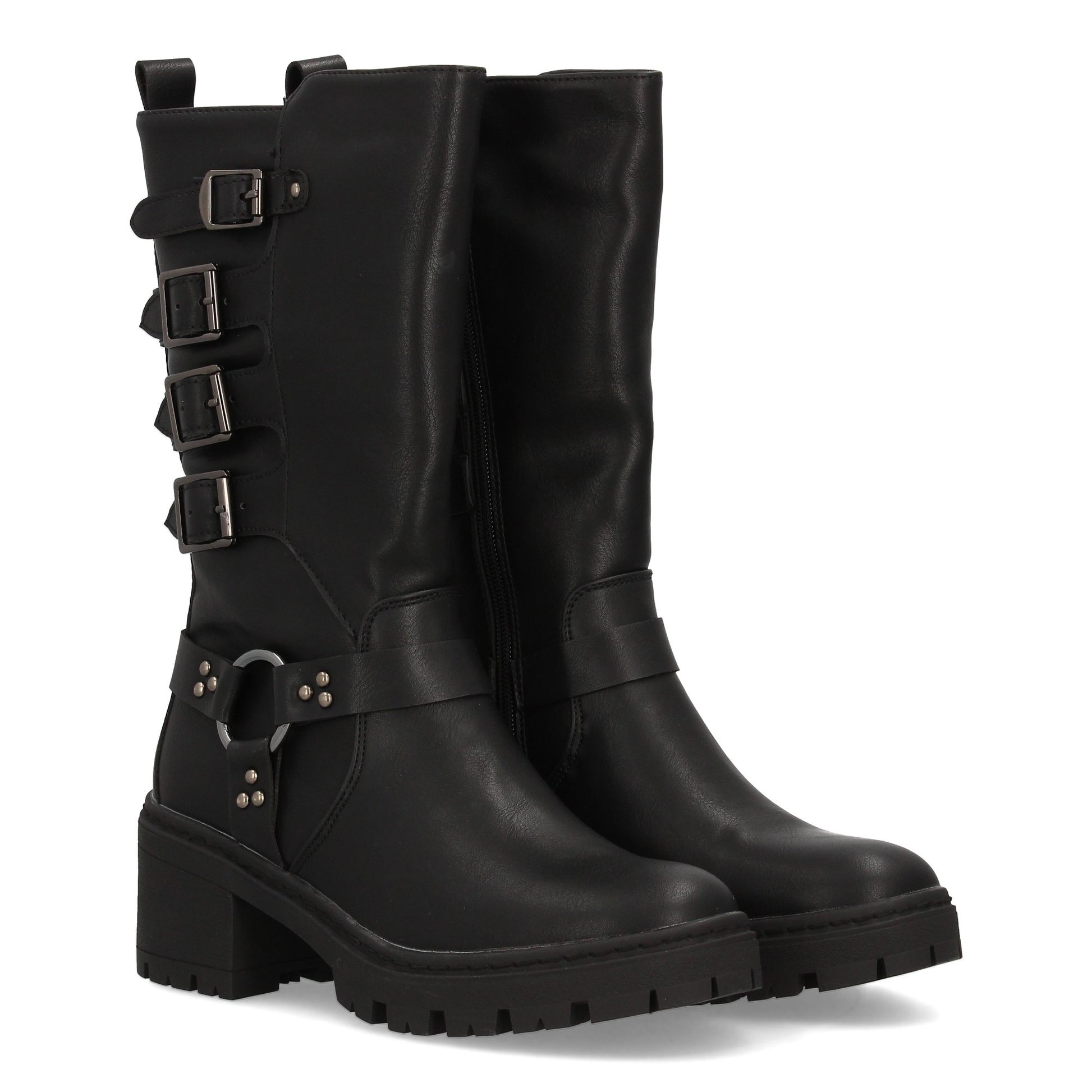 Bota militar negra de caña alta con cuatro hebillas, aro metálico lateral y suela gruesa con tacón ancho.
