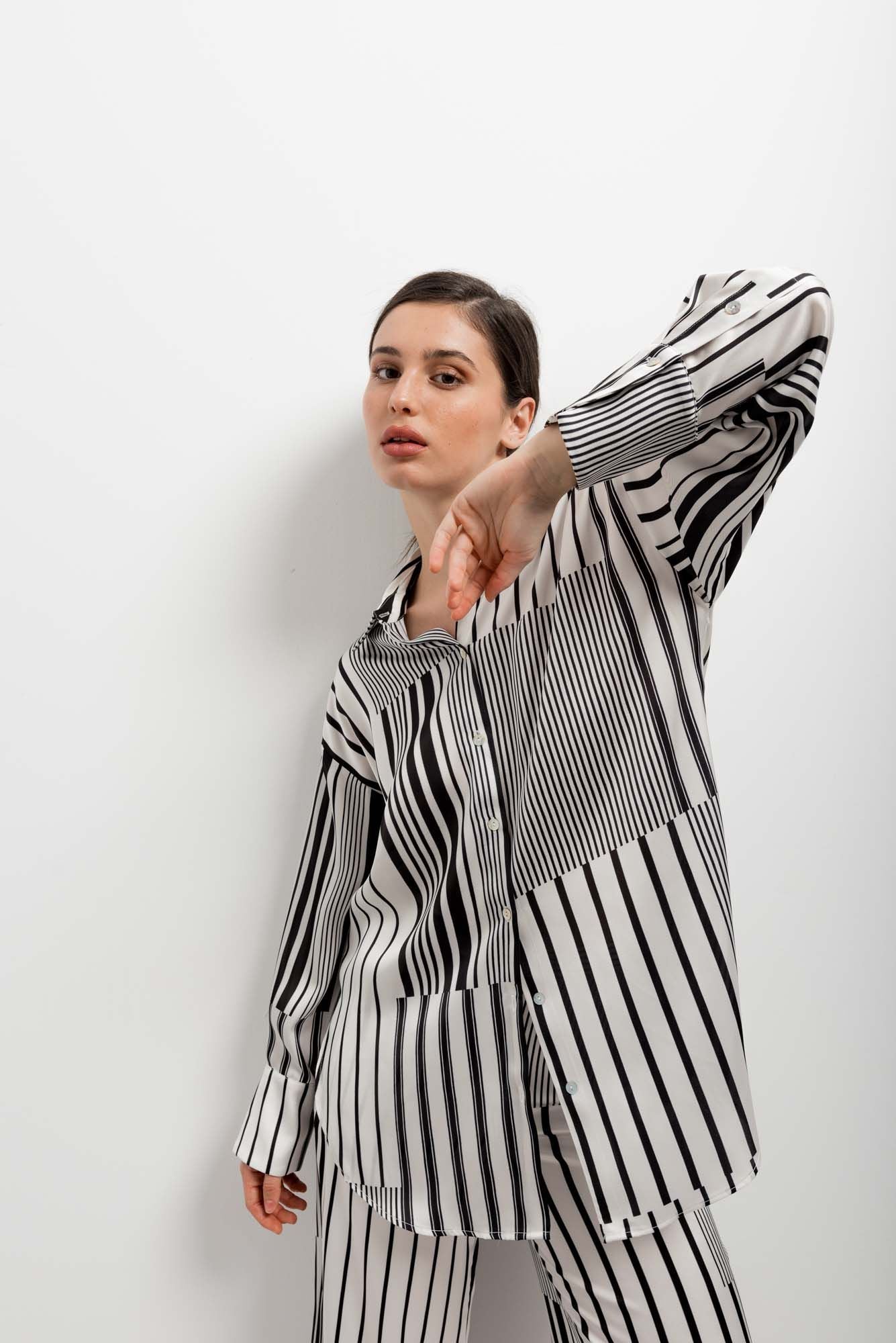 Pantalón estampado para mujer en color crudo y neutro