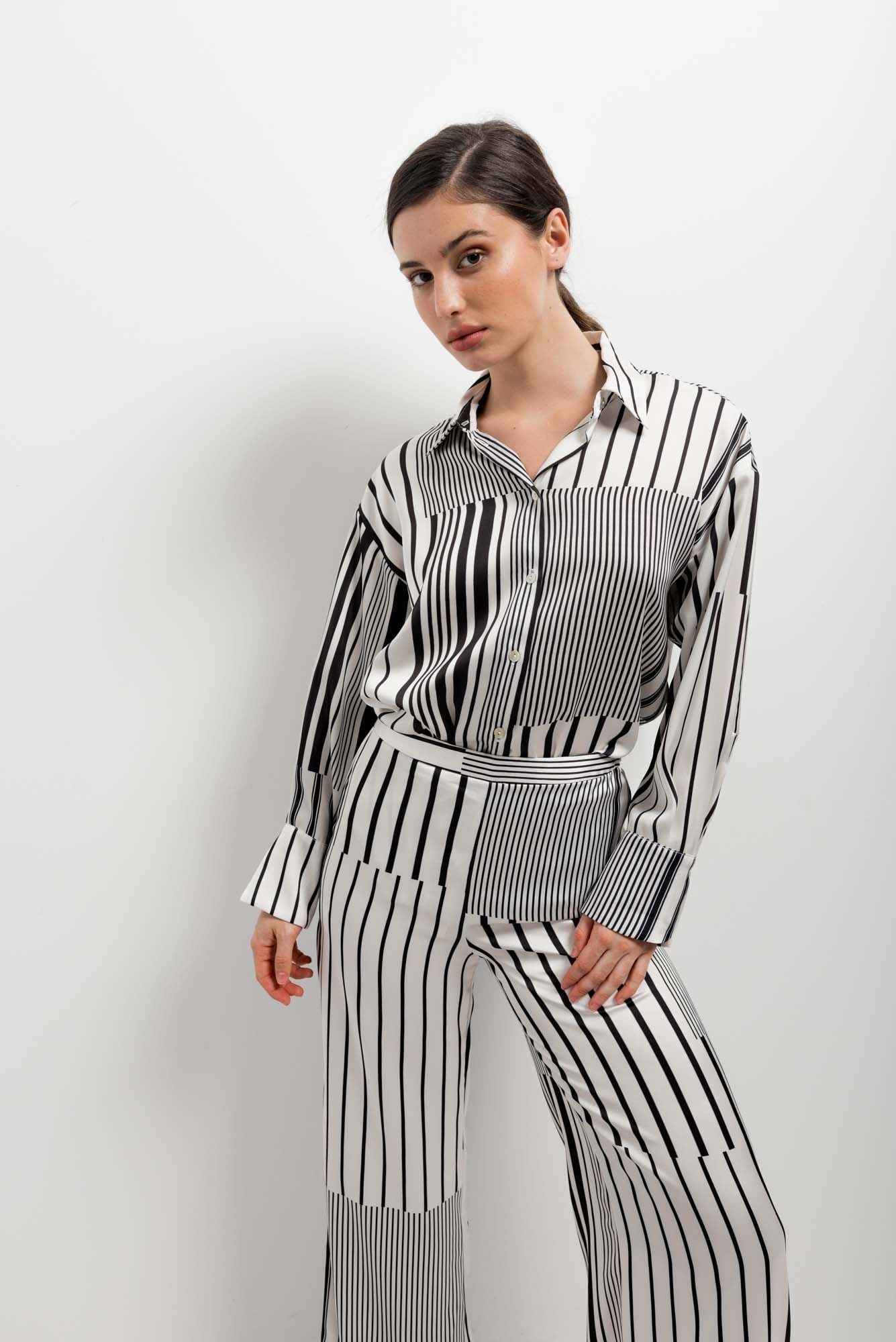 Pantalón estampado para mujer en color crudo y neutro