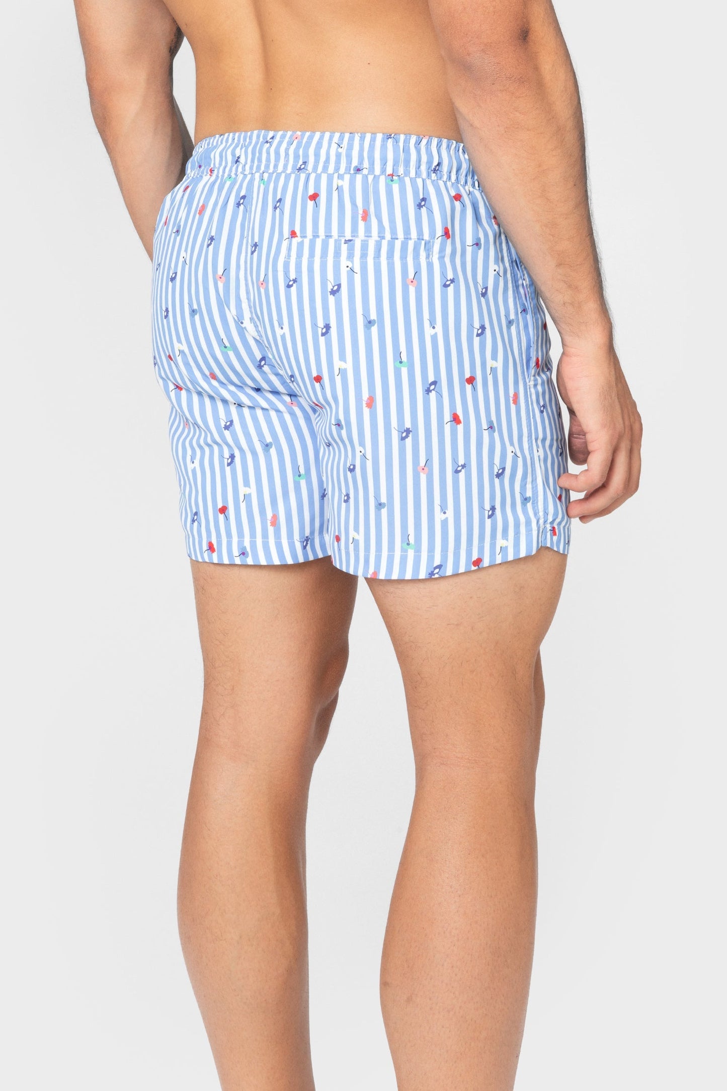 Bañador para hombre de diseño español con estampado de rayas celestes y flores Celopman