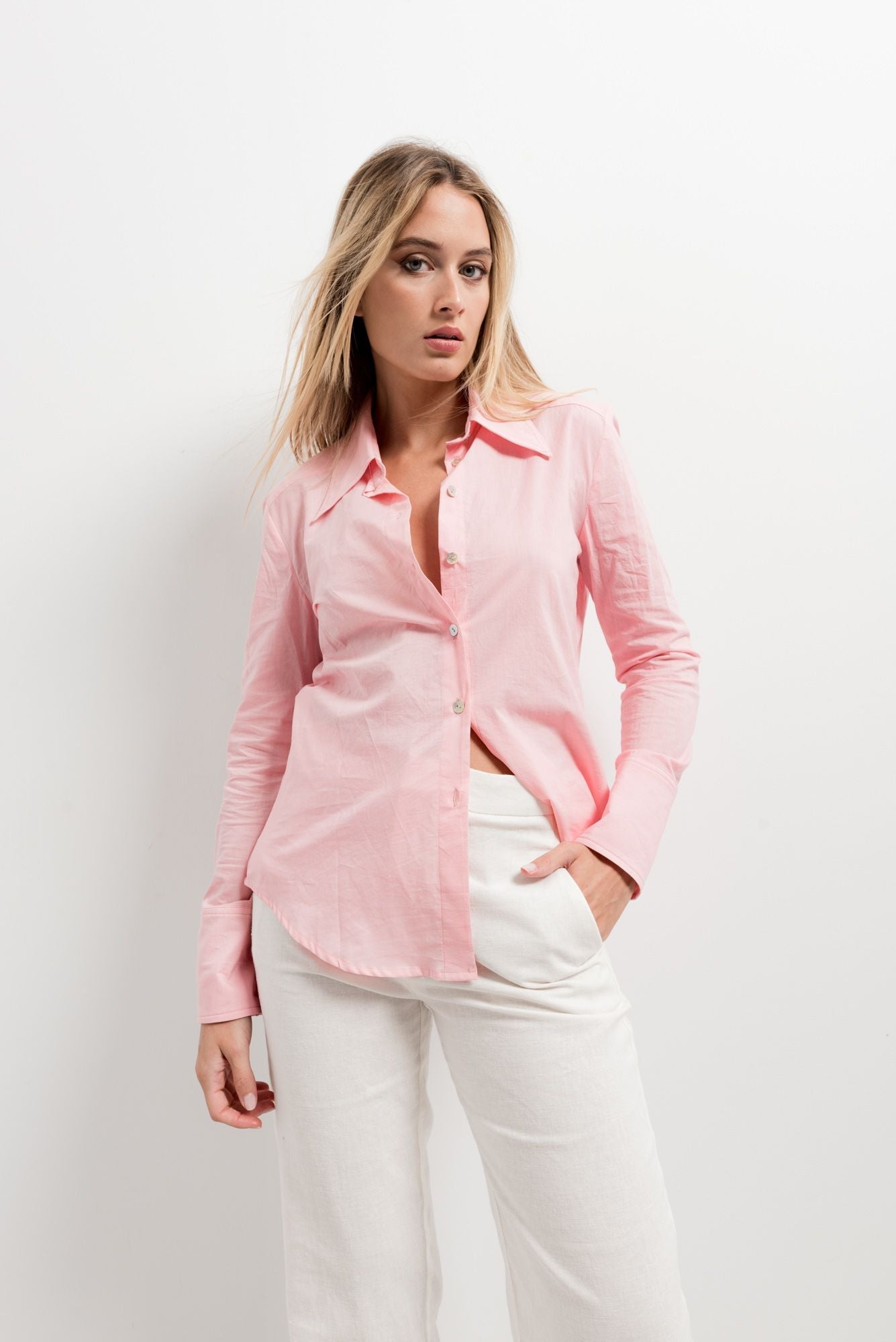 Camisa fluida rosa suave tejido ligero mujer
