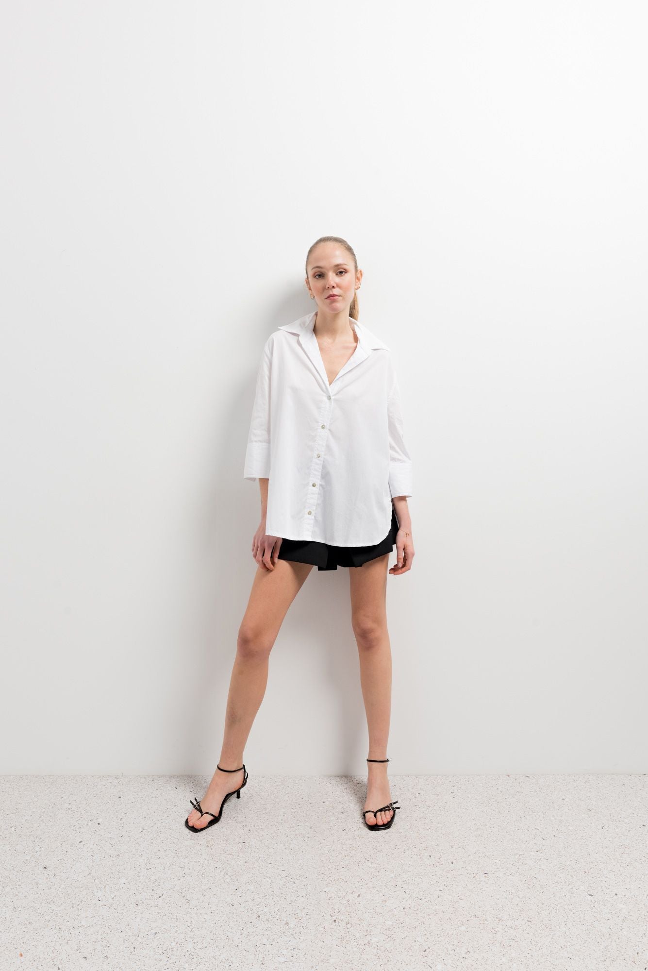 Camisa blanca de popelín 100% algodón corte clásico