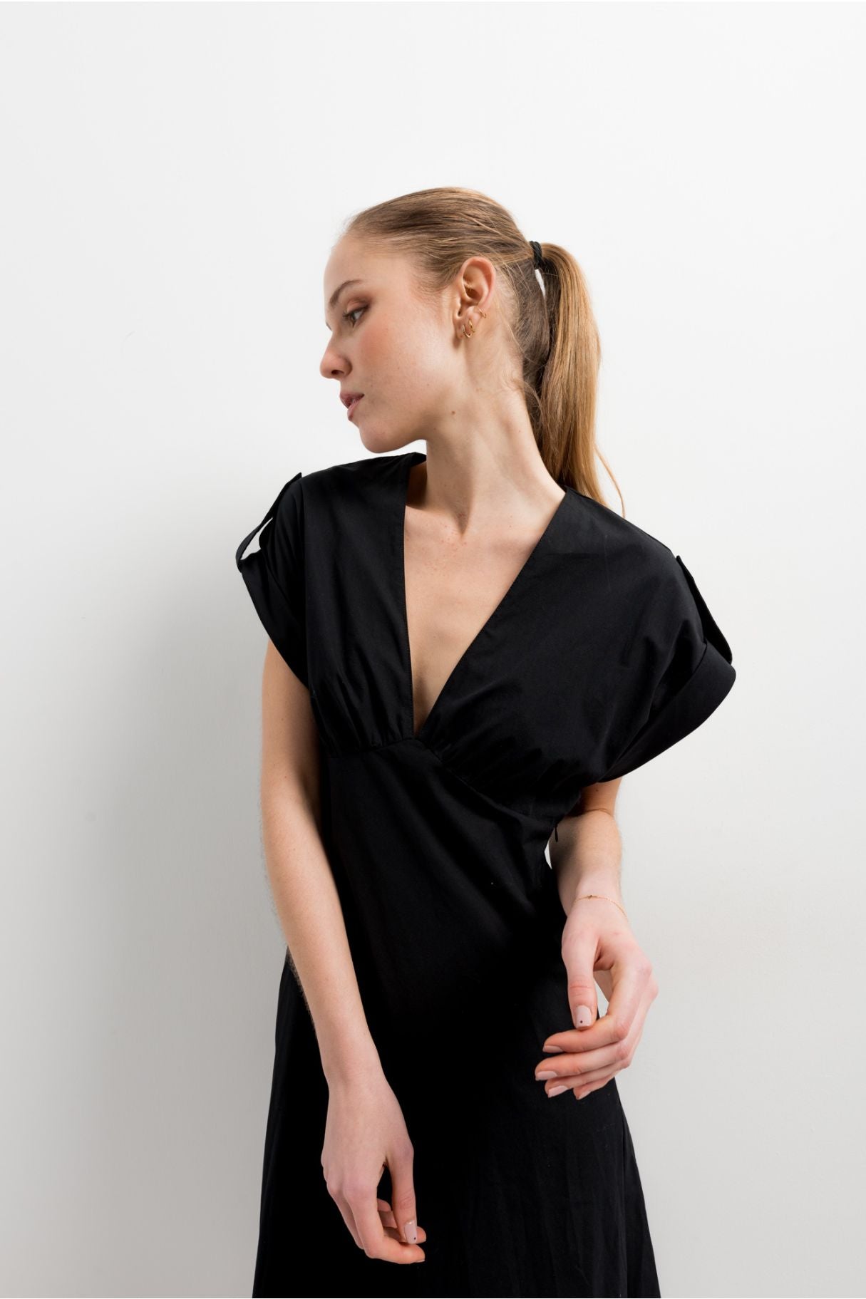 Vestido midi popelin, vestido midi negro para el día a día de Emarola & Co