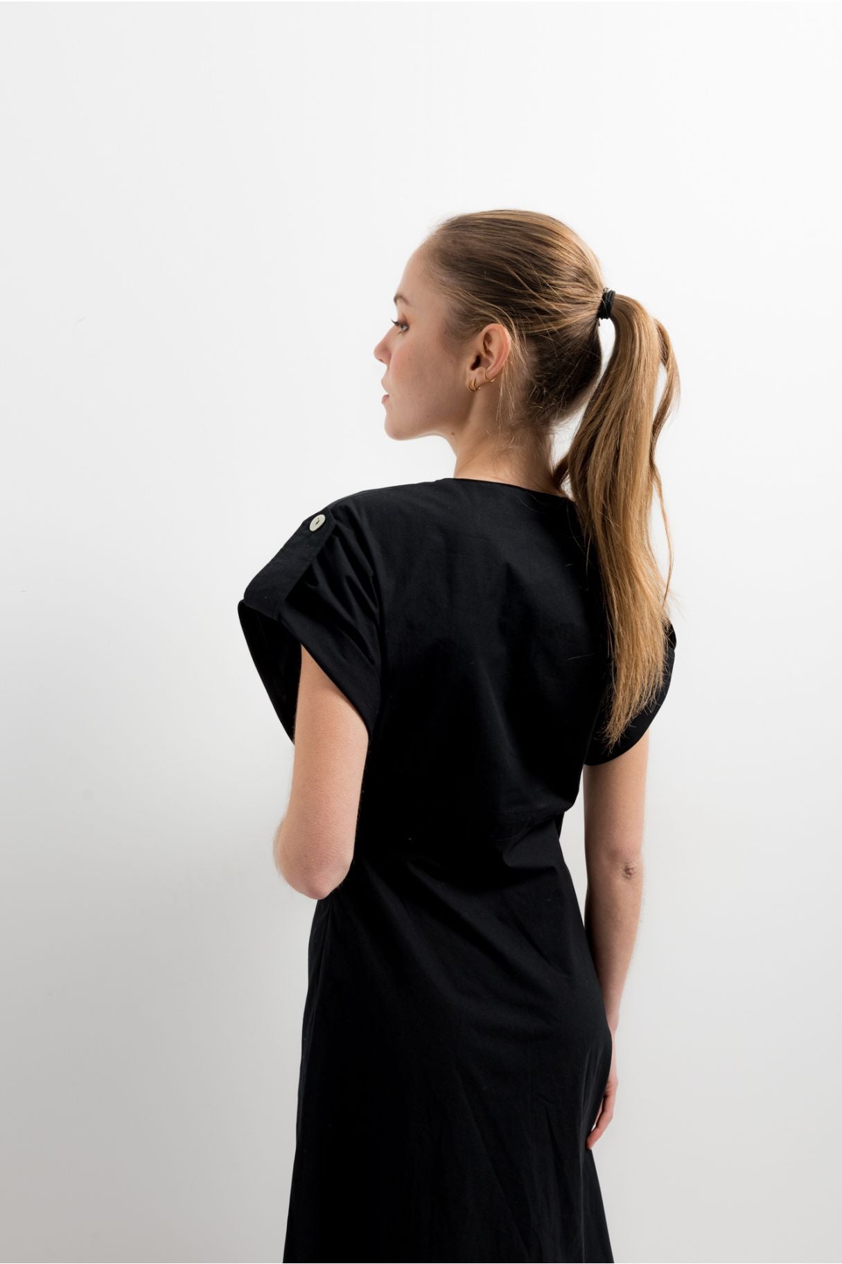 Vestido midi popelin, vestido midi negro para el día a día de Emarola & Co