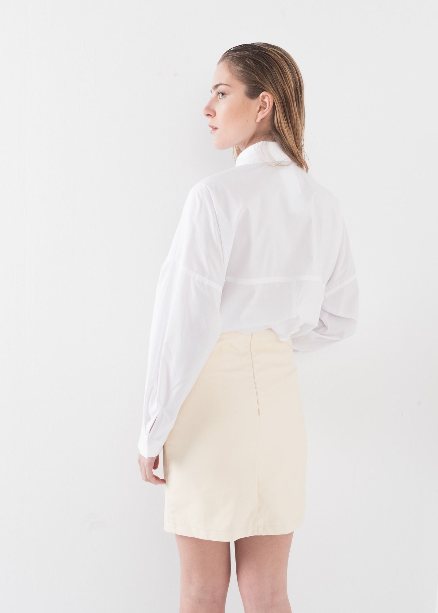 Falda mini efecto piel fucsia crudo cruzada
