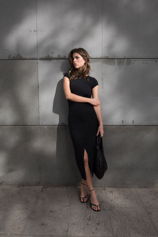 Falda midi abertura de color negro, faldas midi para mujer de Emerola  & Co diseño Made in Spain