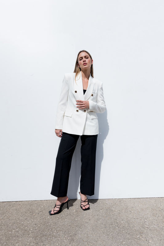 Chaqueta americana de color blanco