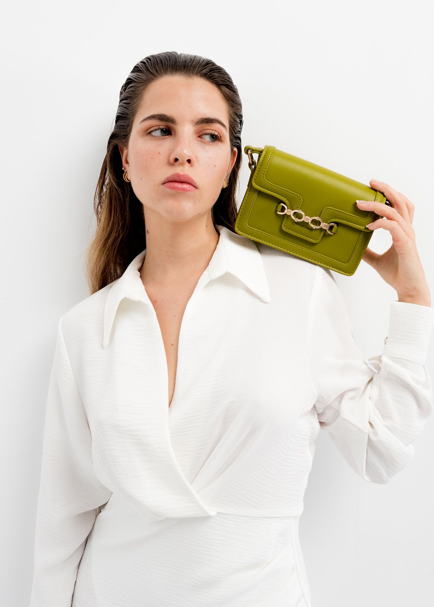 Bolso bandolera mujer hebilla caqui beige