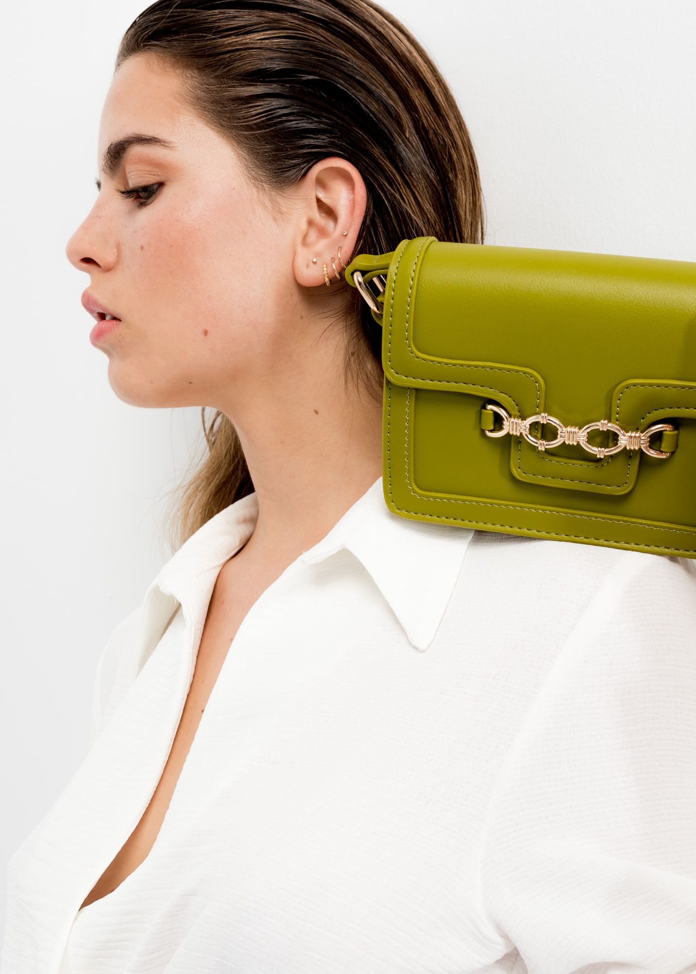 Bolso bandolera mujer hebilla caqui beige