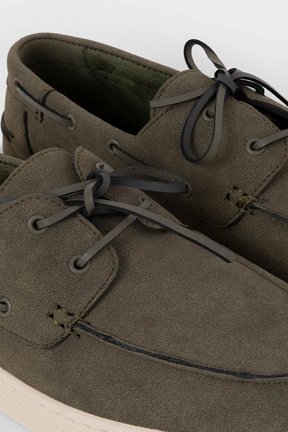 Zapatos náuticos verdes de hombre con suela a contraste