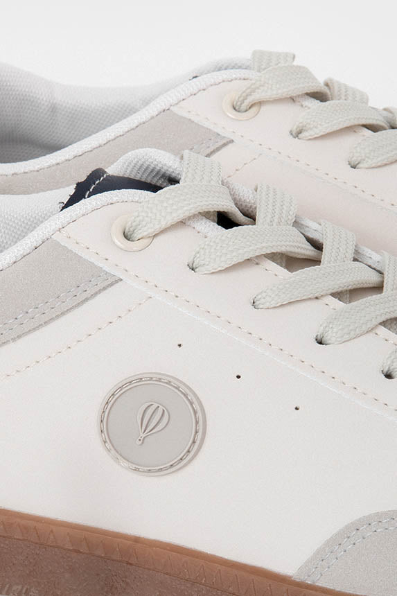 Zapatillas blancas de hombre con detalles a contraste y suela de goma