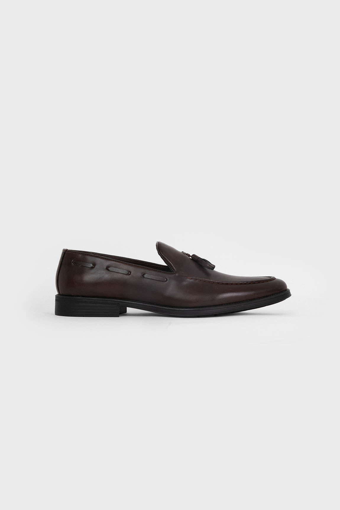 Mocasines marrones de hombre con borla y punta redonda