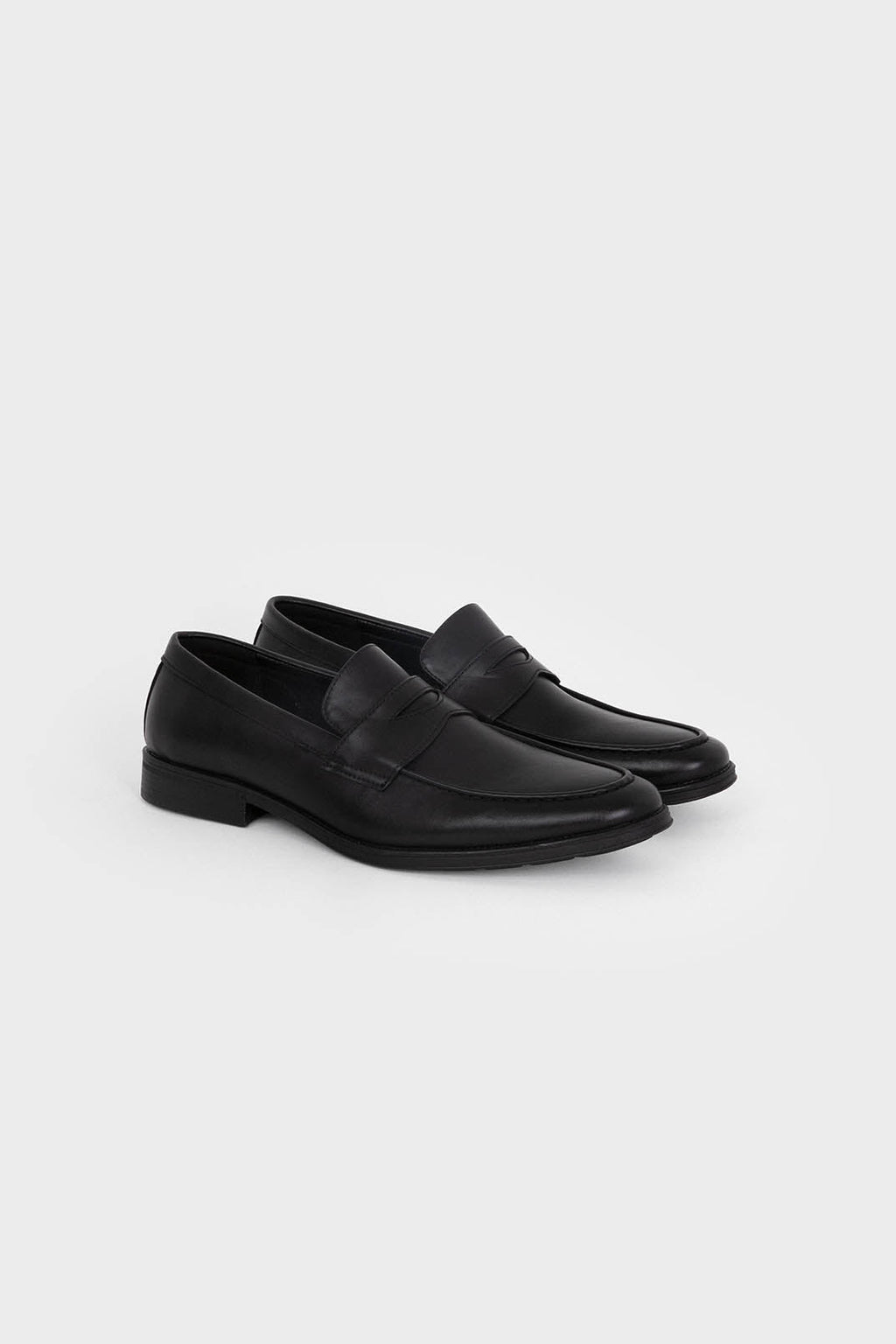 Mocasines negros de hombre con antifaz y puntera redonda