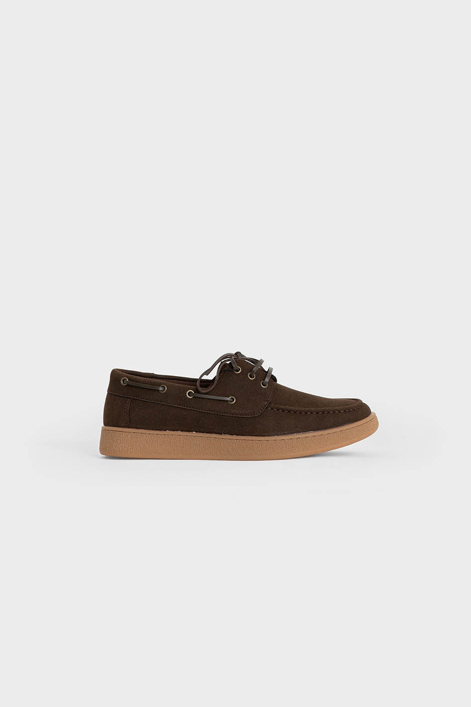 Zapatos náuticos marrón oscuro de hombre con suela a contraste