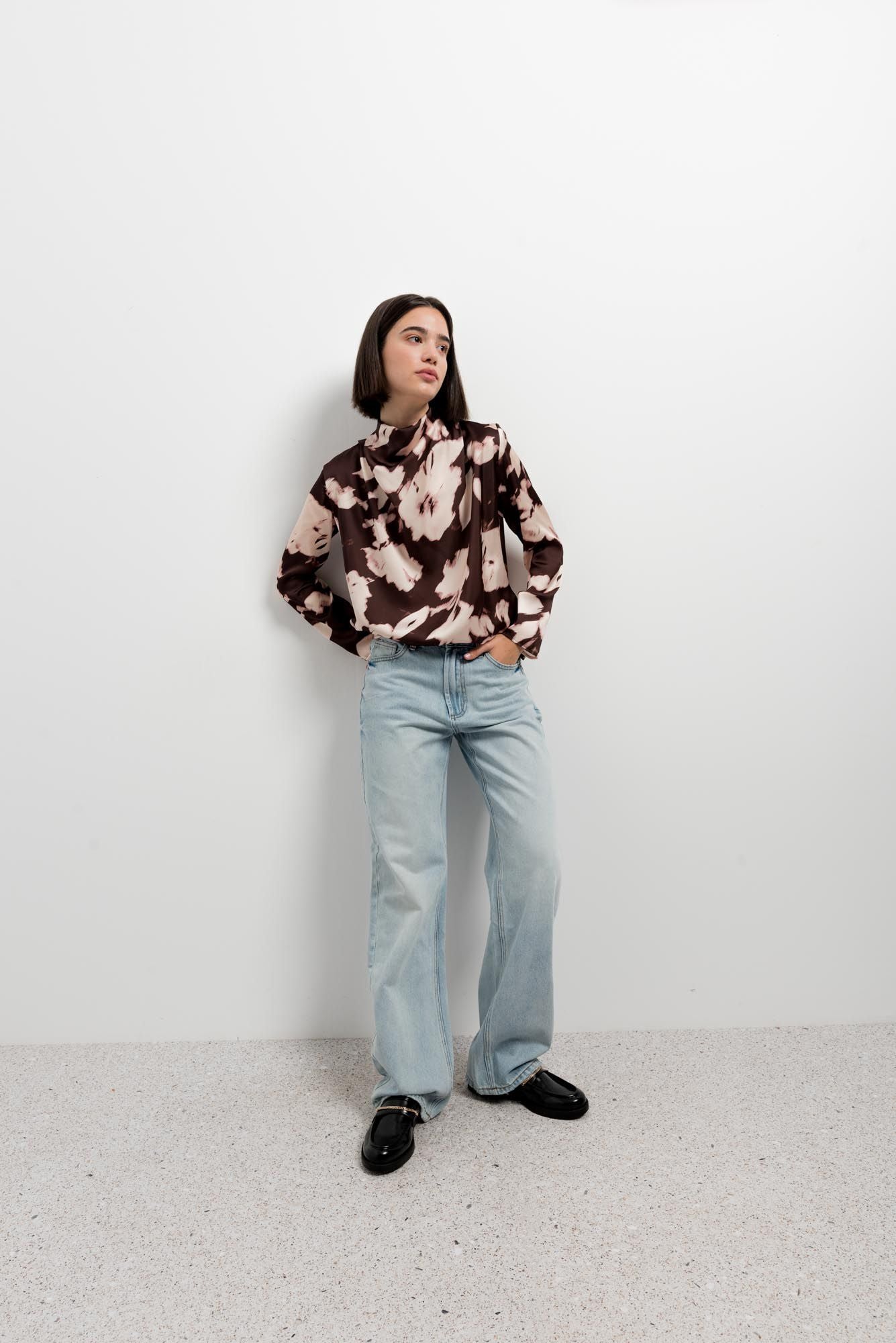 Camisa satinada marrón diseño exclusivo España