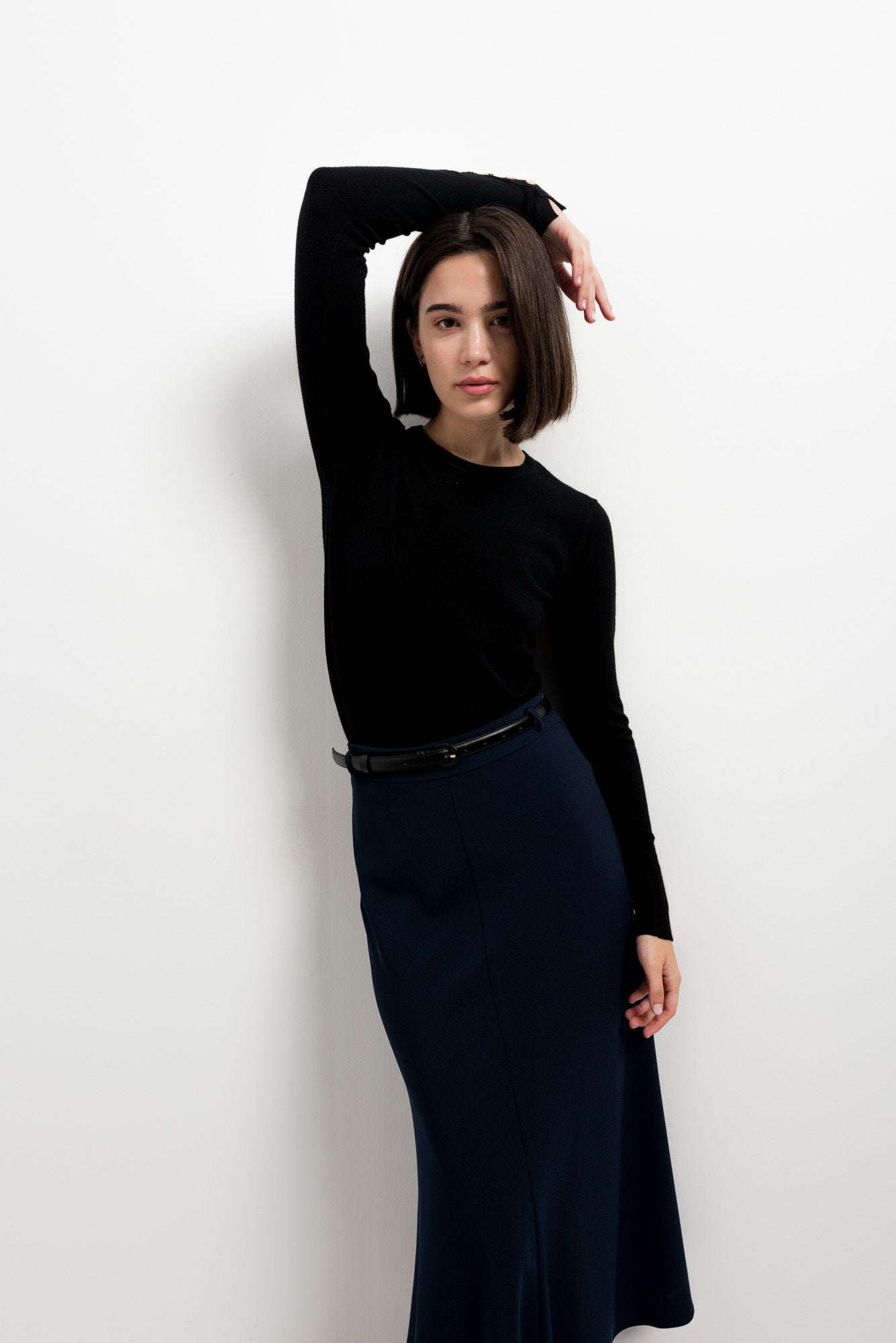 Falda midi con cinturón coordinado de tiro alto diseño español