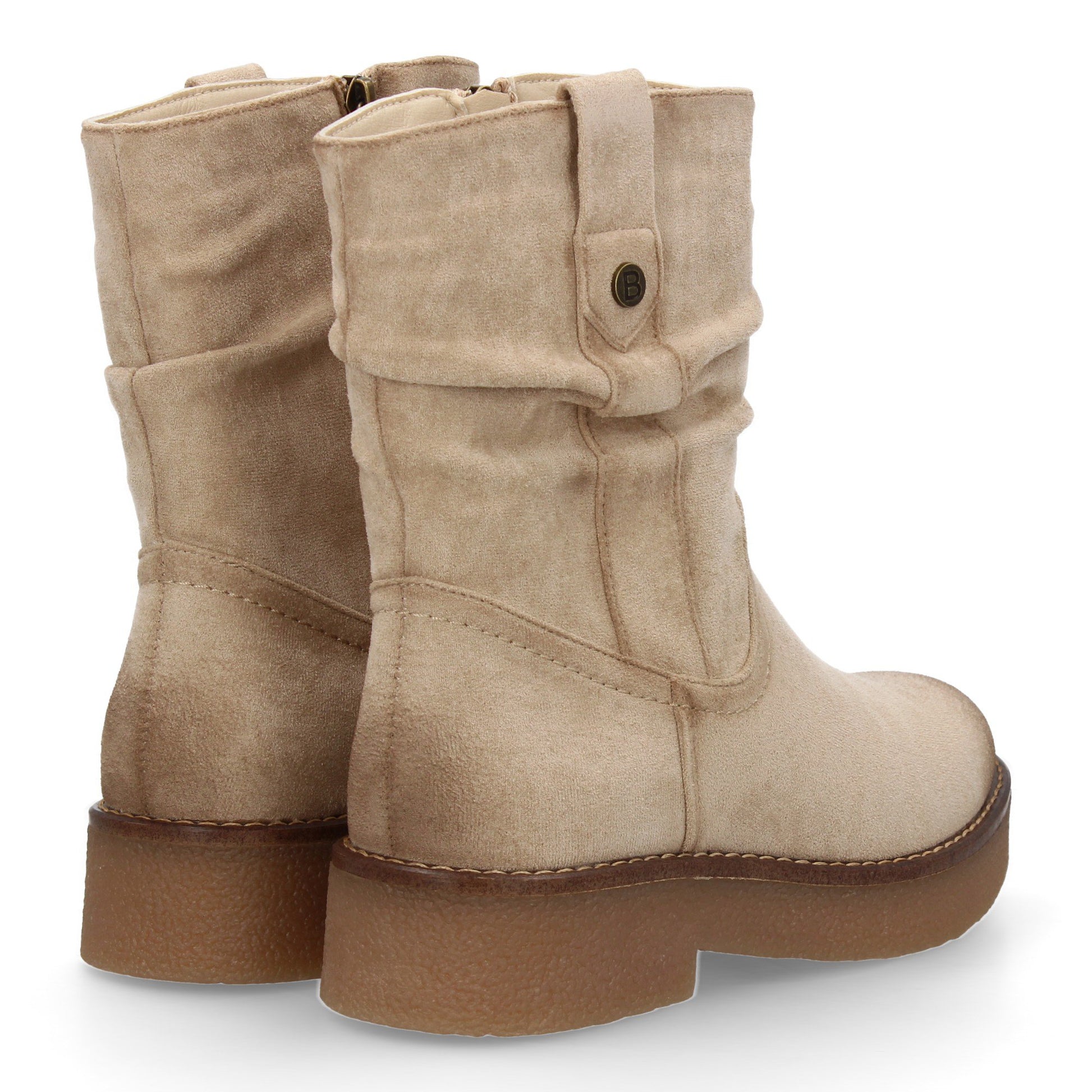 Botines planos beige de mujer, caña arrugada, detalles de costura, suela antideslizante, otoño invierno.