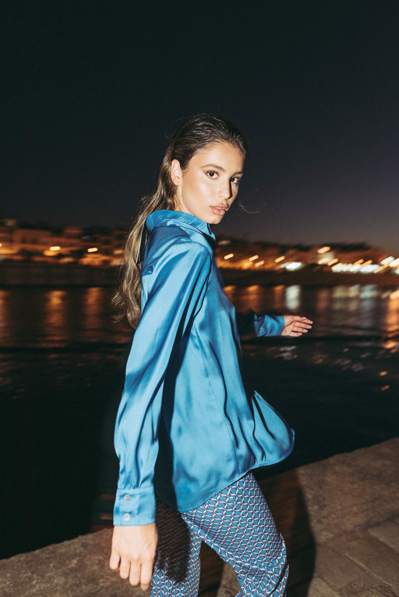 Pantalón estampado geométrico azul mujer recto elástico