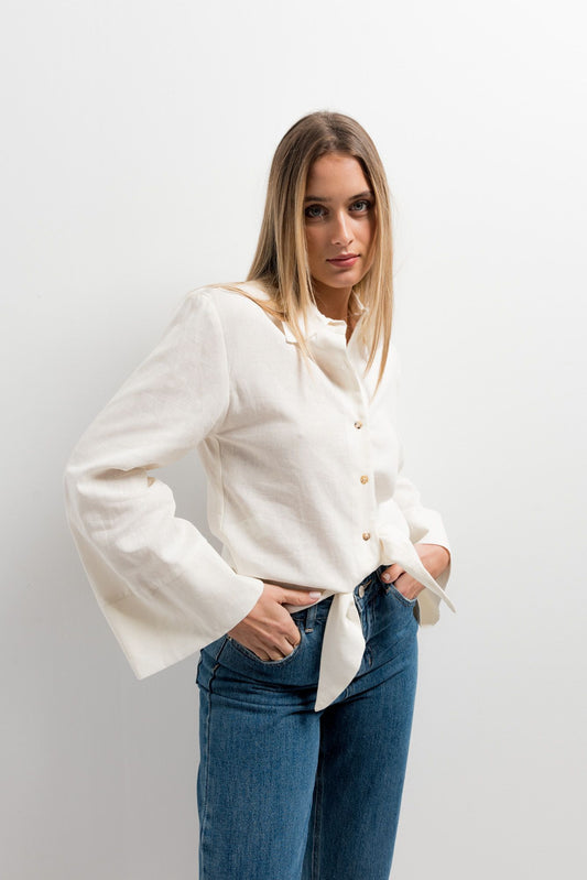 Camisa caqui de lino con nudo diseño español