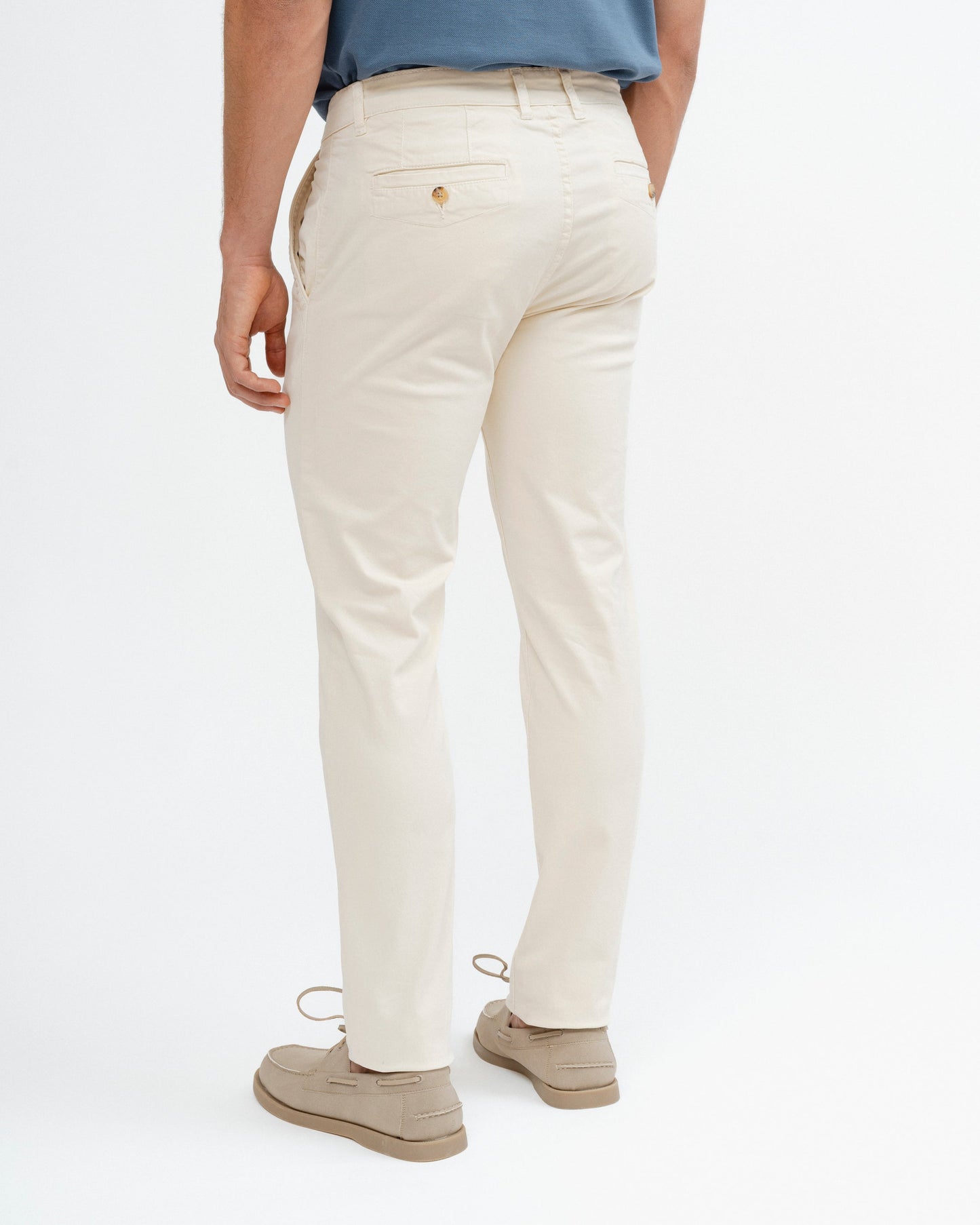 Pantalón chino con estructura beige para hombre