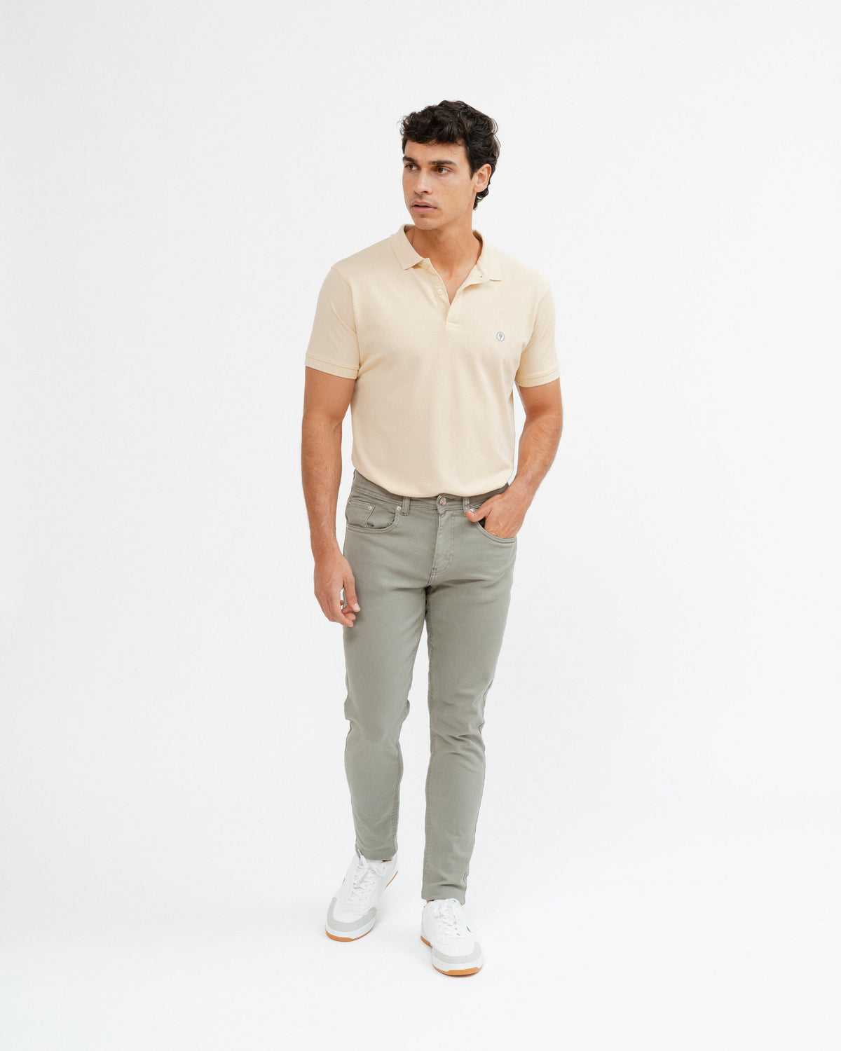 Pantalón slim verde de hombre con cinco bolsillos