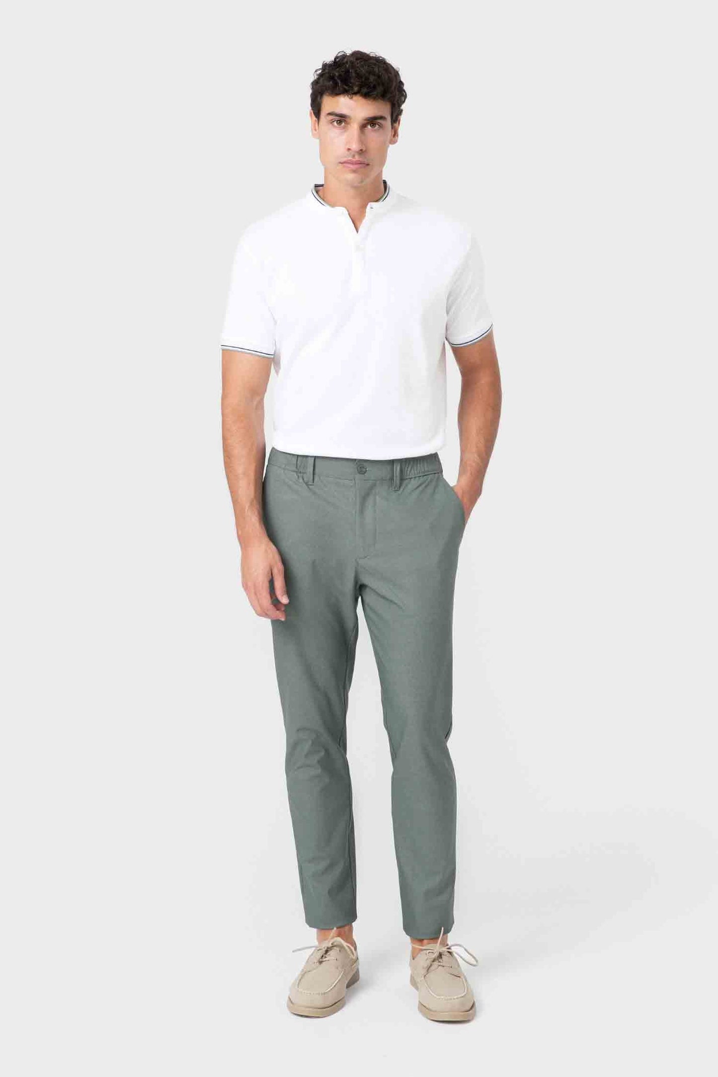 Pantalón casual tipo chino verde de diseño español con cintura elástica Celopman