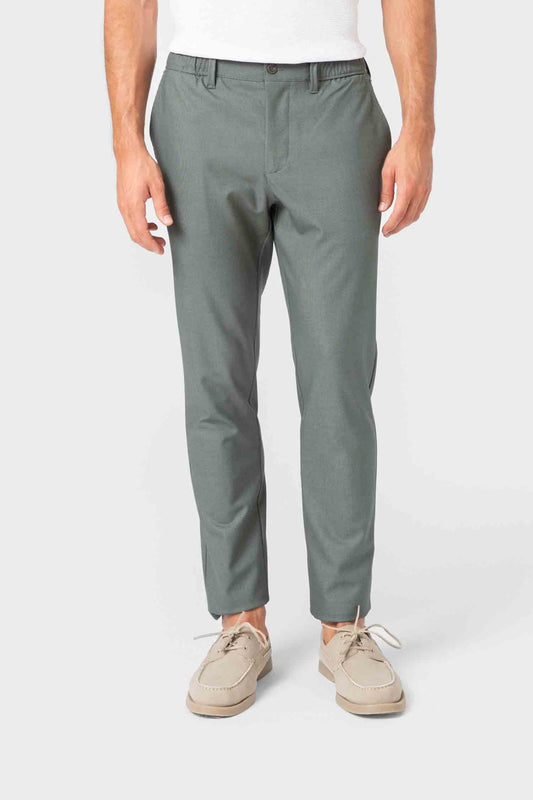 Pantalón casual tipo chino verde de diseño español con cintura elástica Celopman