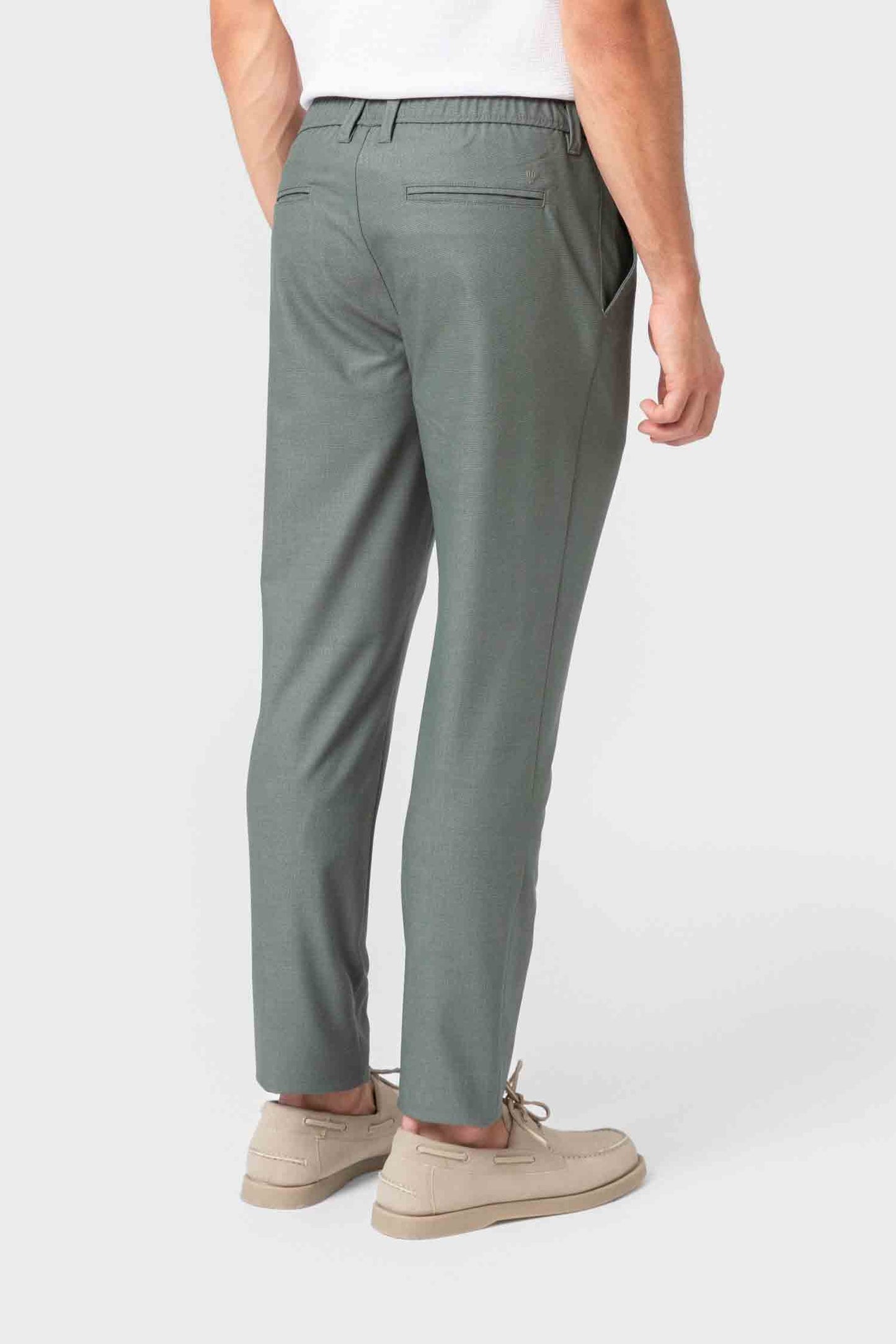 Pantalón casual tipo chino verde de diseño español con cintura elástica Celopman