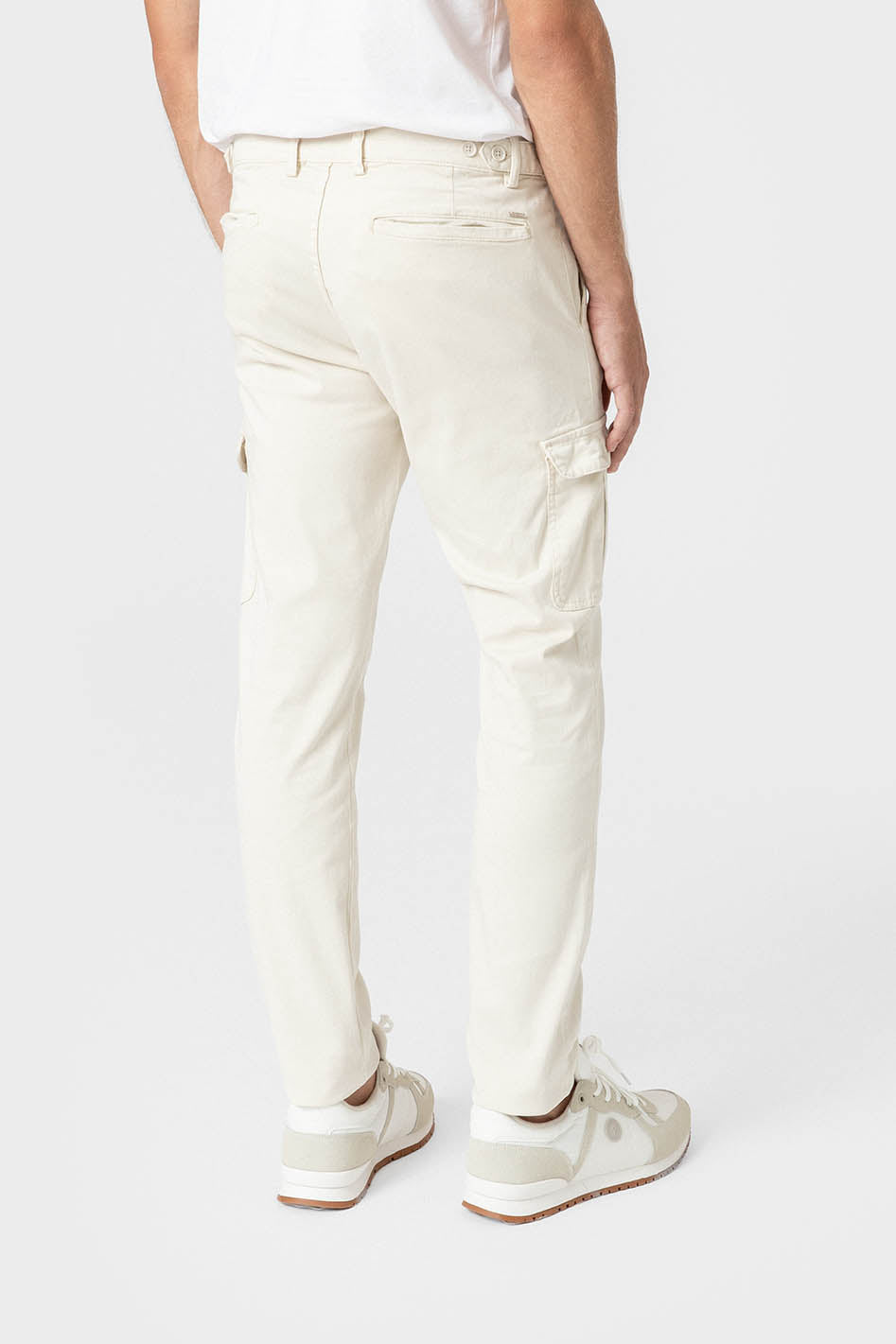 Pantalón chino cargo con pinzas y corte slim