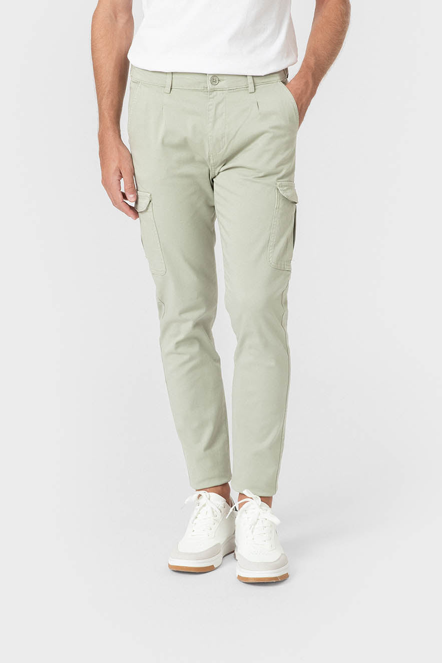 Pantalón chino cargo slim con pinzas