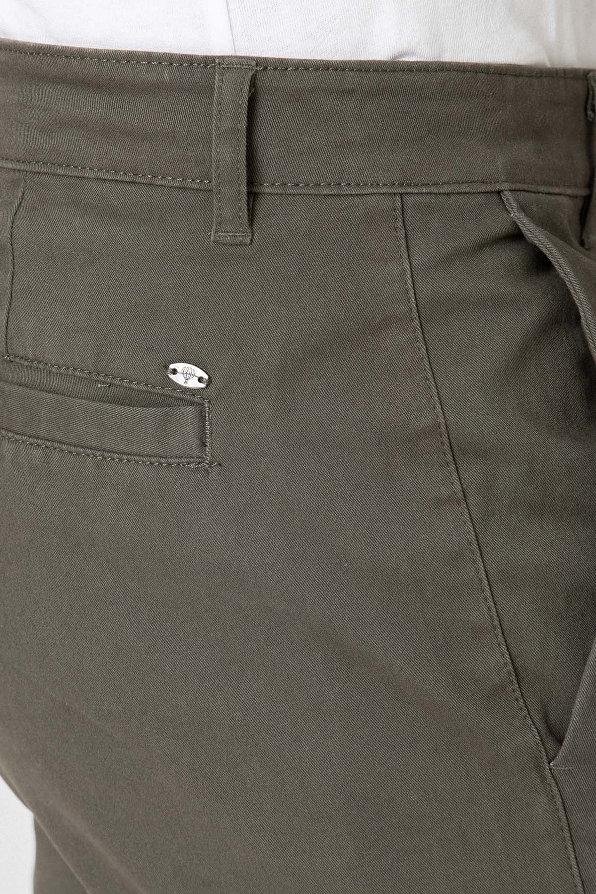 Pantalón chino slim verde de hombre en algodón con elastano