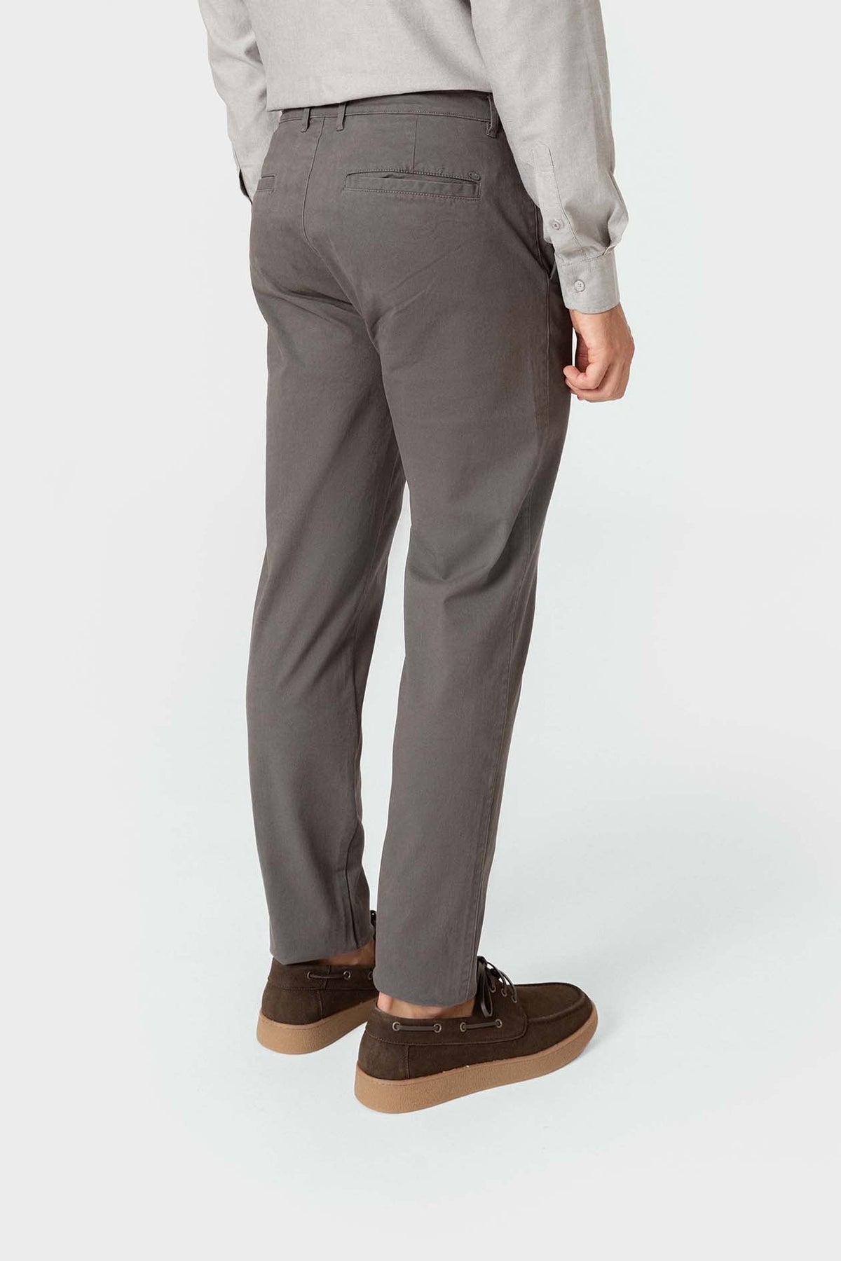 Pantalón chino slim gris de hombre en algodón con elastano