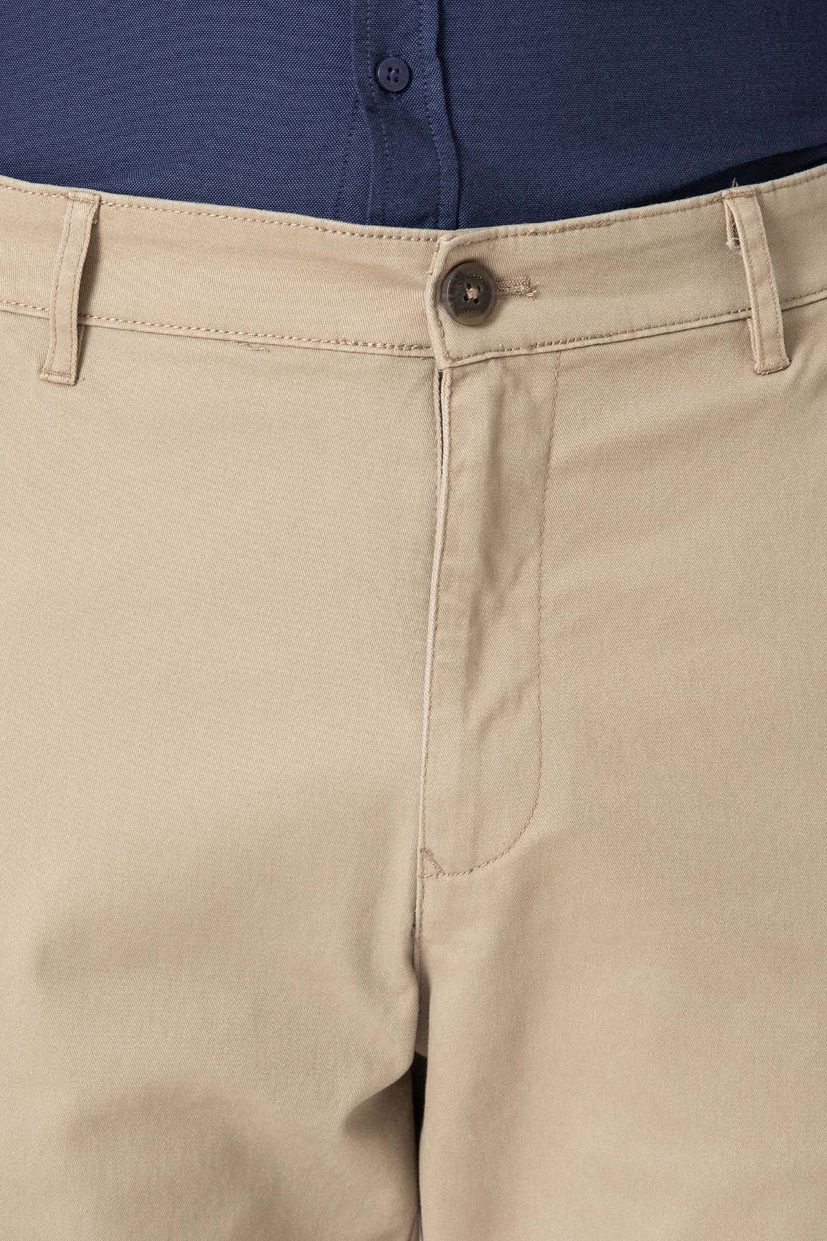 Pantalón chino slim camel de hombre en algodón con elastano
