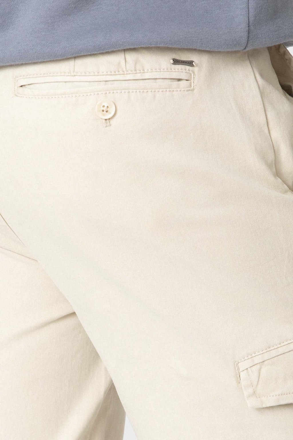 Pantalón Chino Cargo Beige para Hombre con Seis Bolsillos