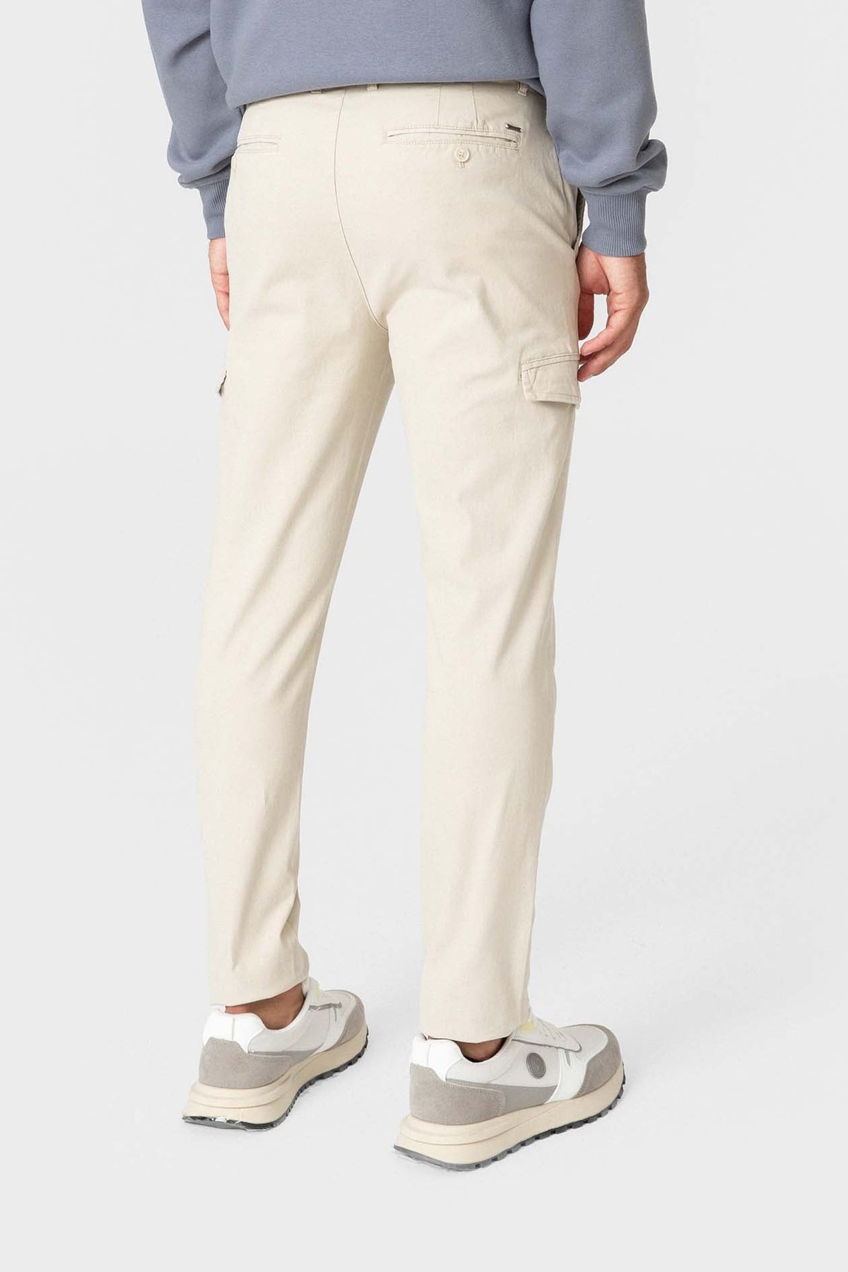 Pantalón Chino Cargo Beige para Hombre con Seis Bolsillos