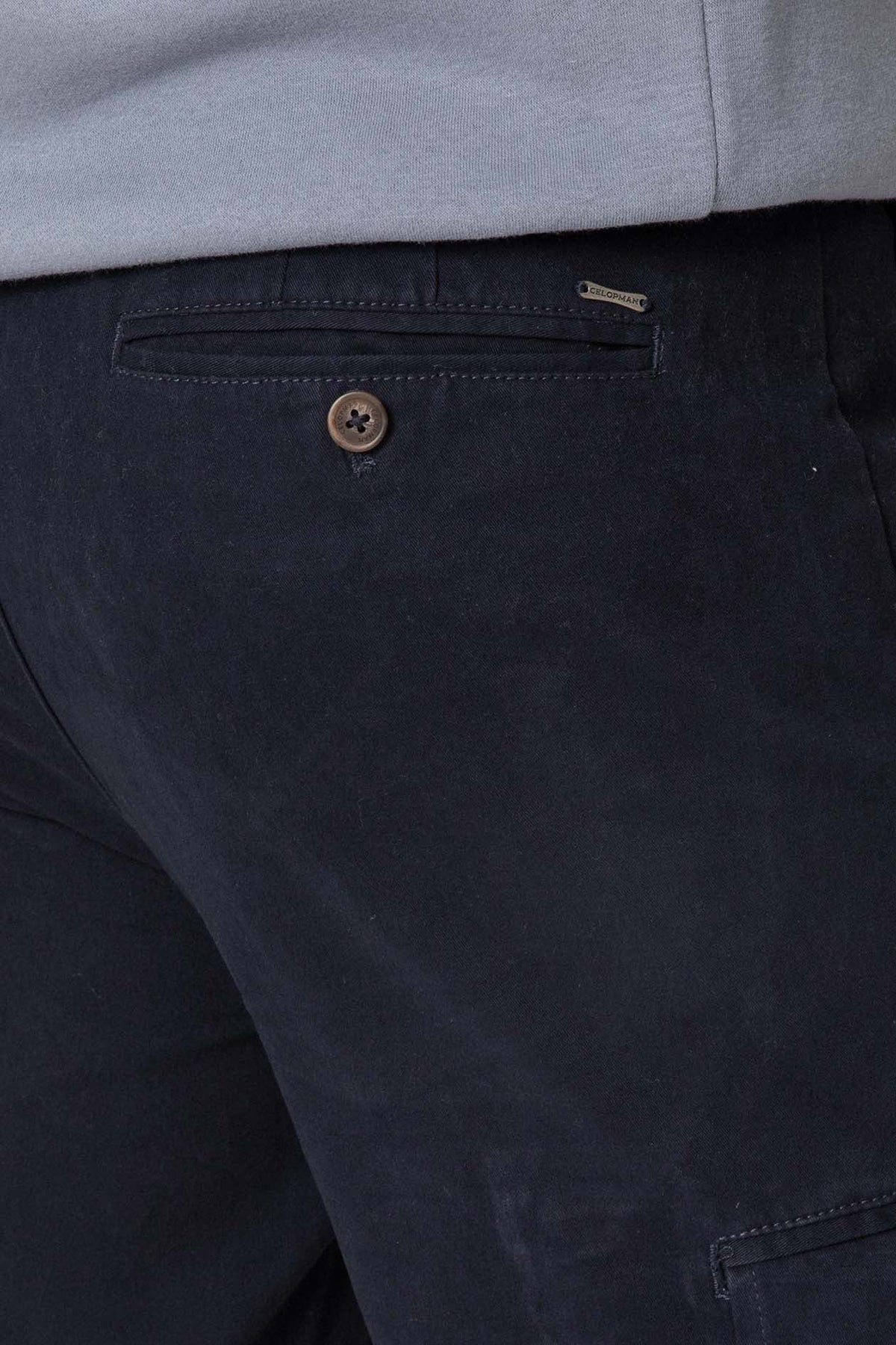 Pantalón Chino Cargo Azul para Hombre con Seis Bolsillos