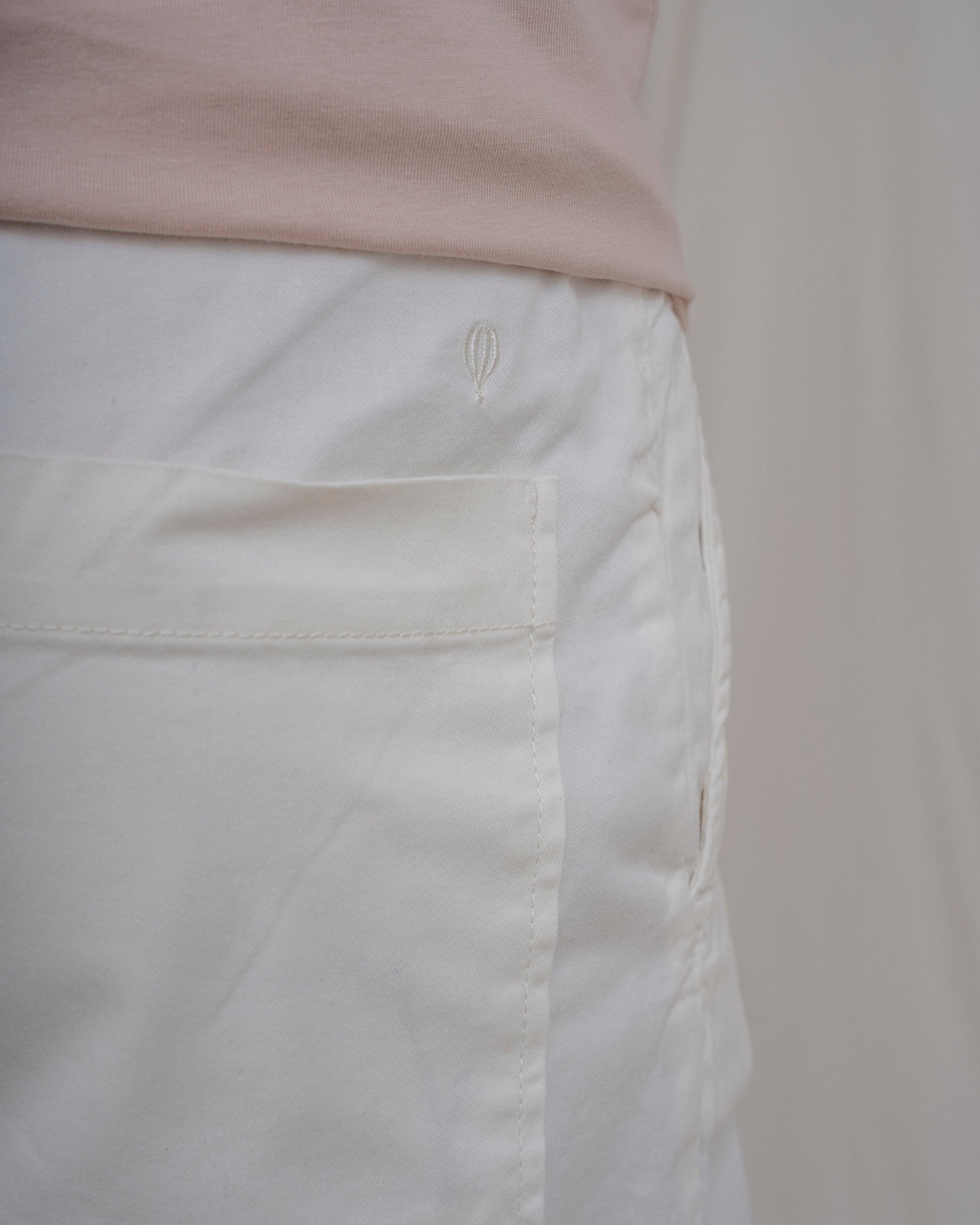 Bermuda casual beige con cintura elástica para hombre