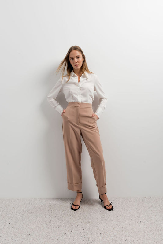 Pantalón vuelta bajo cómodo y elegante, pantalones de vestir con tela de gran calidad de Emarola & Co