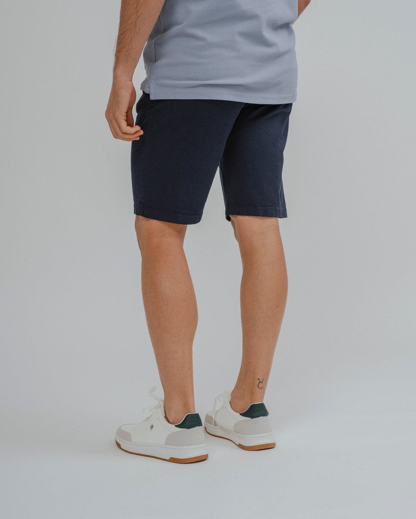 Bermuda tipo chino azul marino para hombre